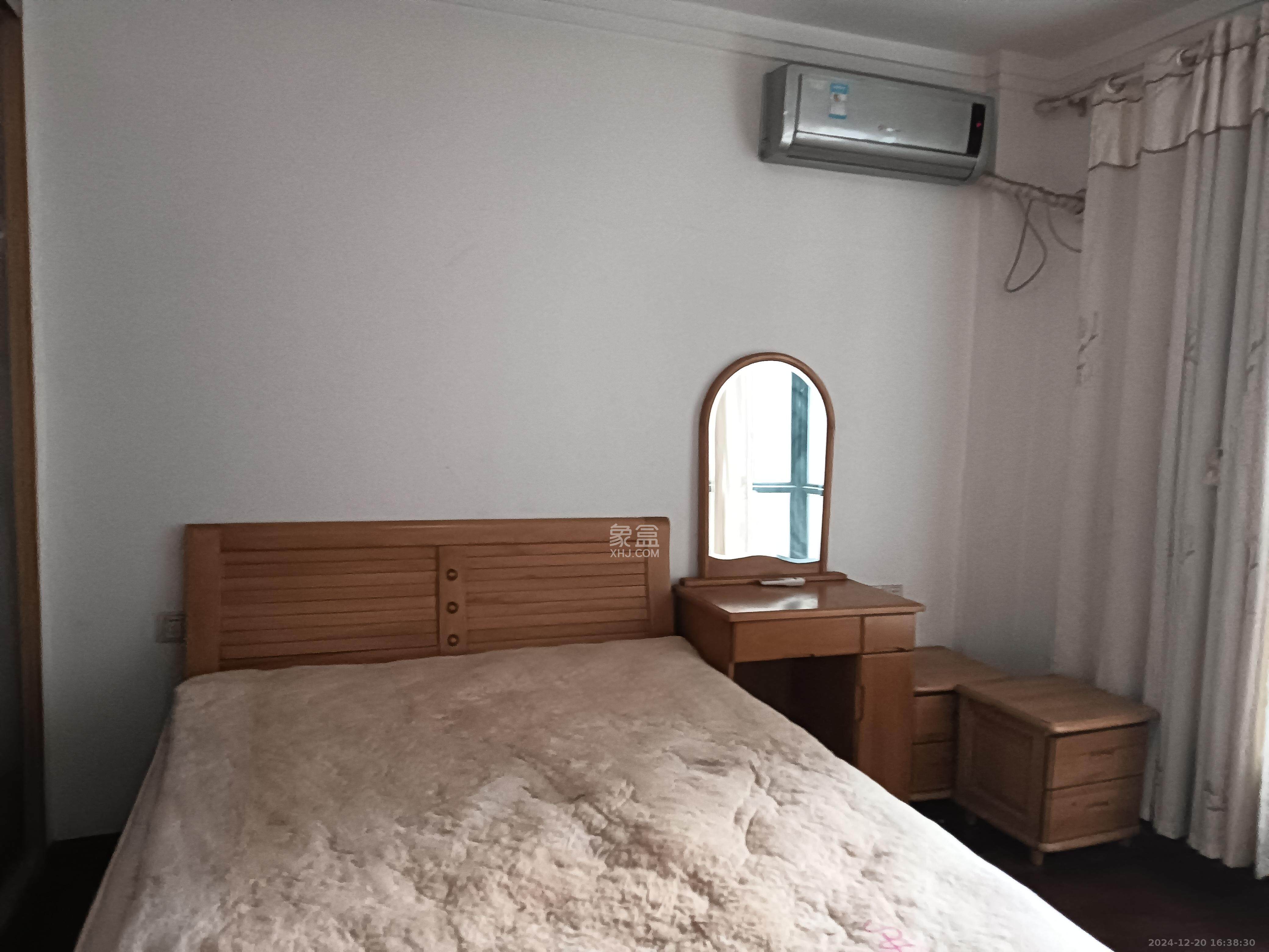 浏阳河畔家园  3室2厅2卫    2400.0元/月 浏阳河畔家园  3室2厅2卫    2400.0元/月室内图1