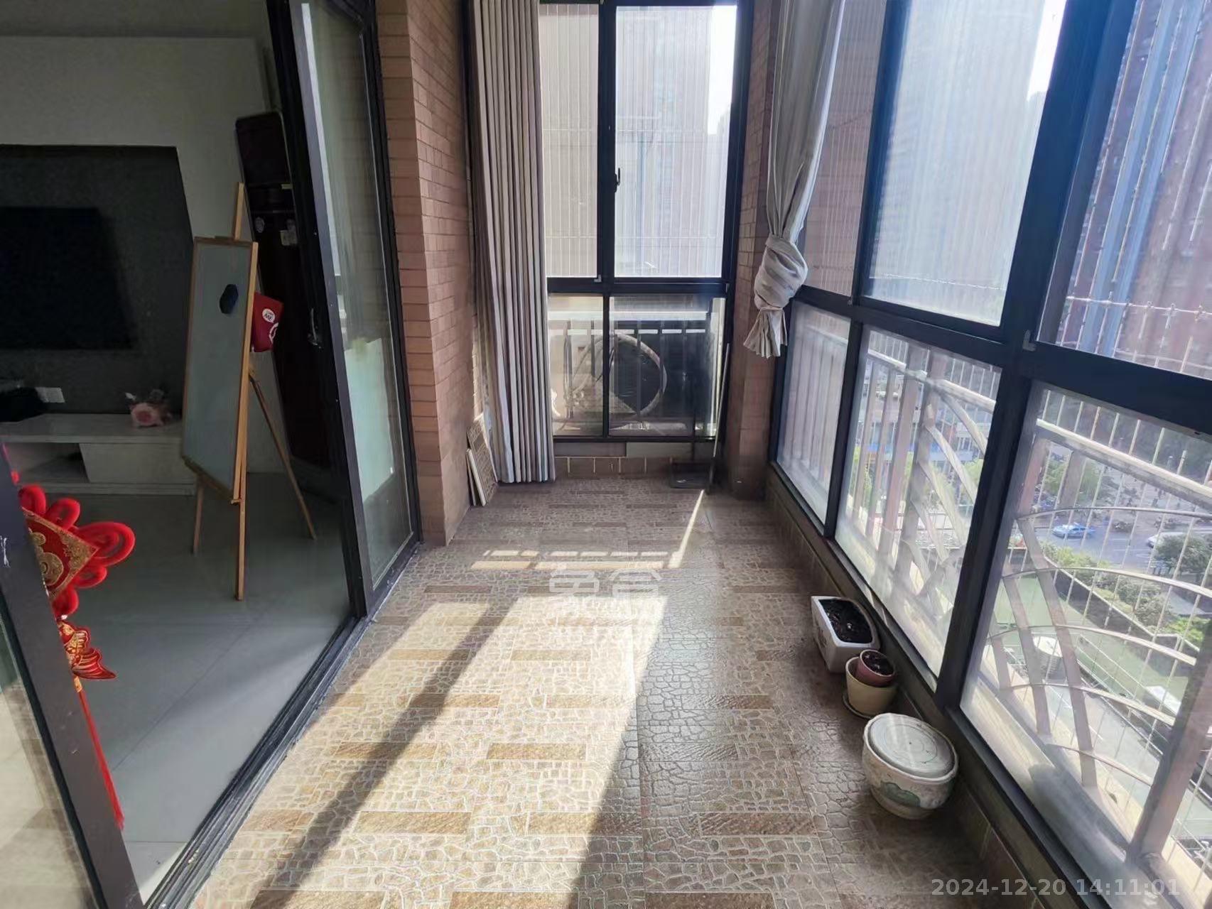 华润凤凰城一期 3室2厅2卫 1800.0元/月 华润凤凰城一期 3室2厅2卫 1800.0元/月室内图