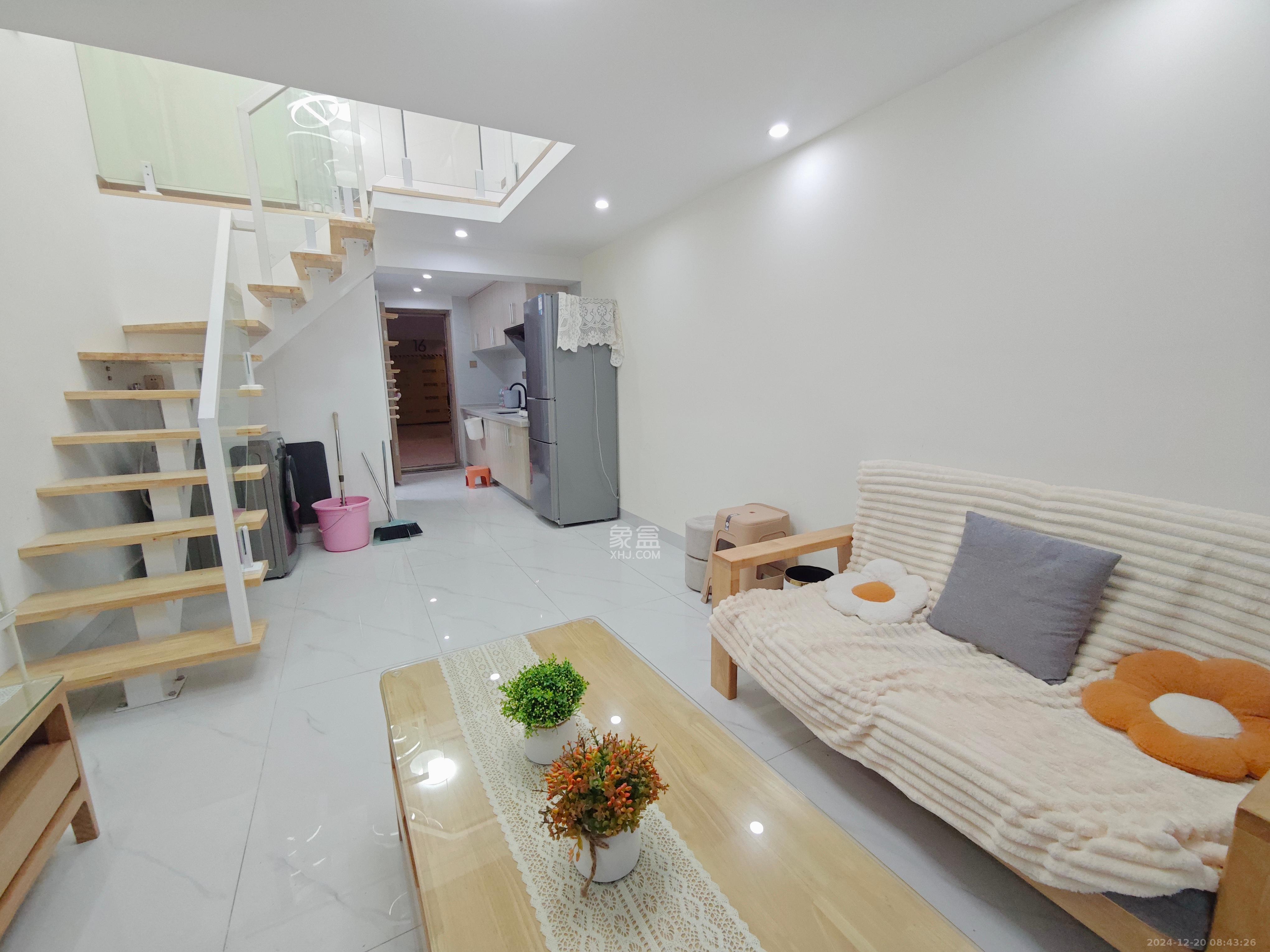 卓越江岸  2室1厅1卫    2600.0元/月室内图