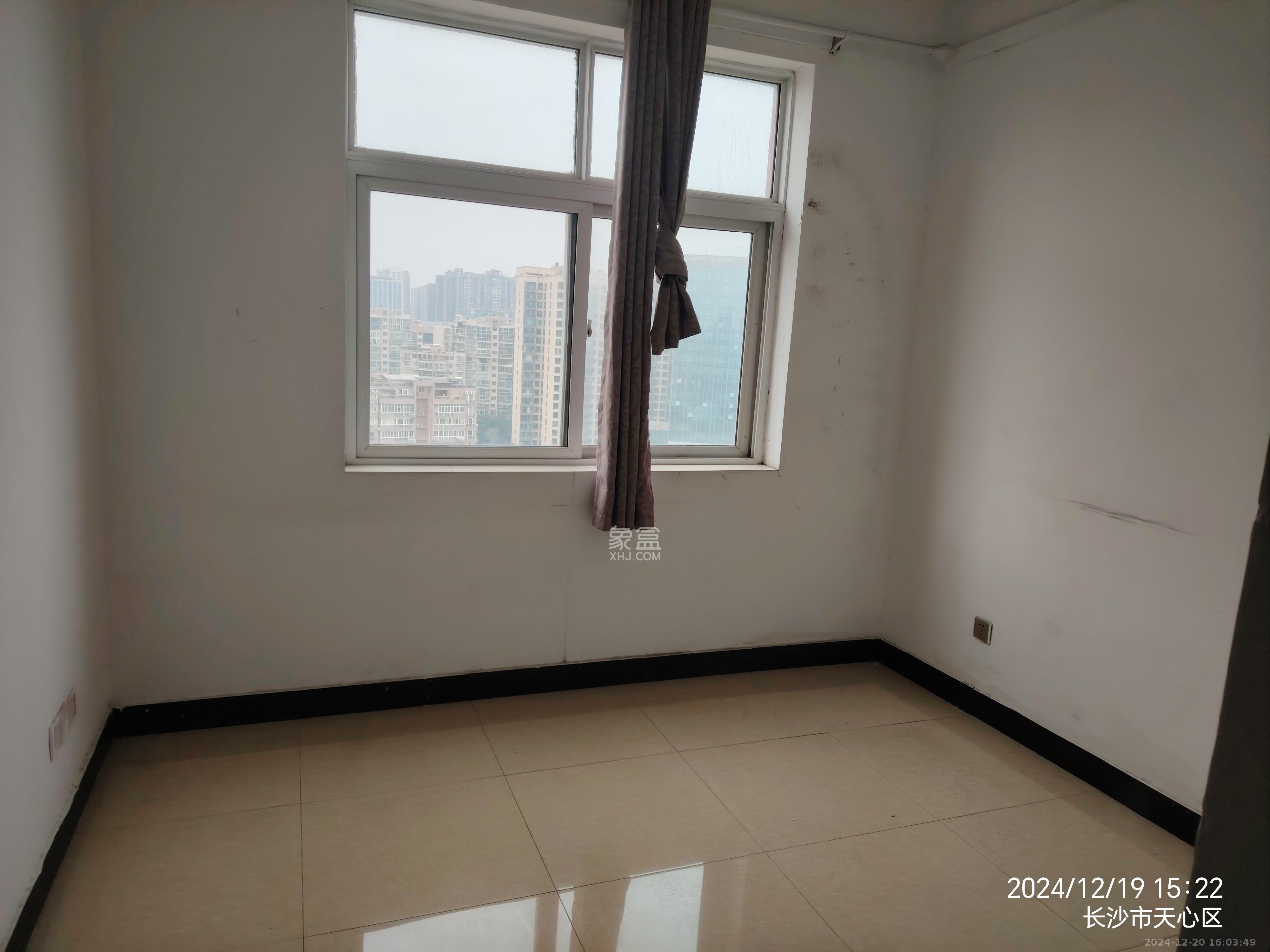 阳光嘉园 6室3厅1卫 5000.0元/月 阳光嘉园 6室3厅1卫 5000.0元/月室内图