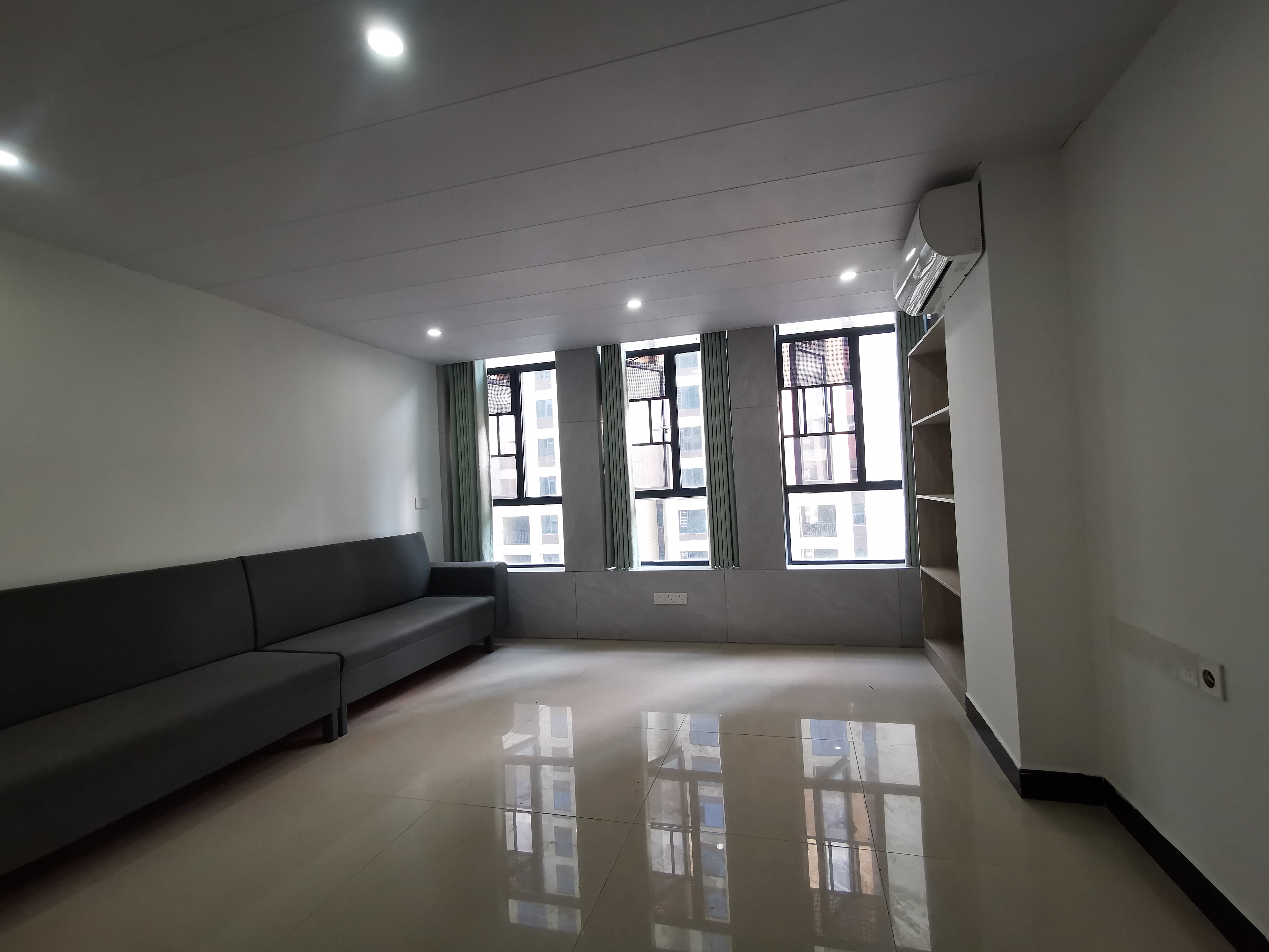 百弘学府城  3室1厅1卫    1300.0元/月室内图