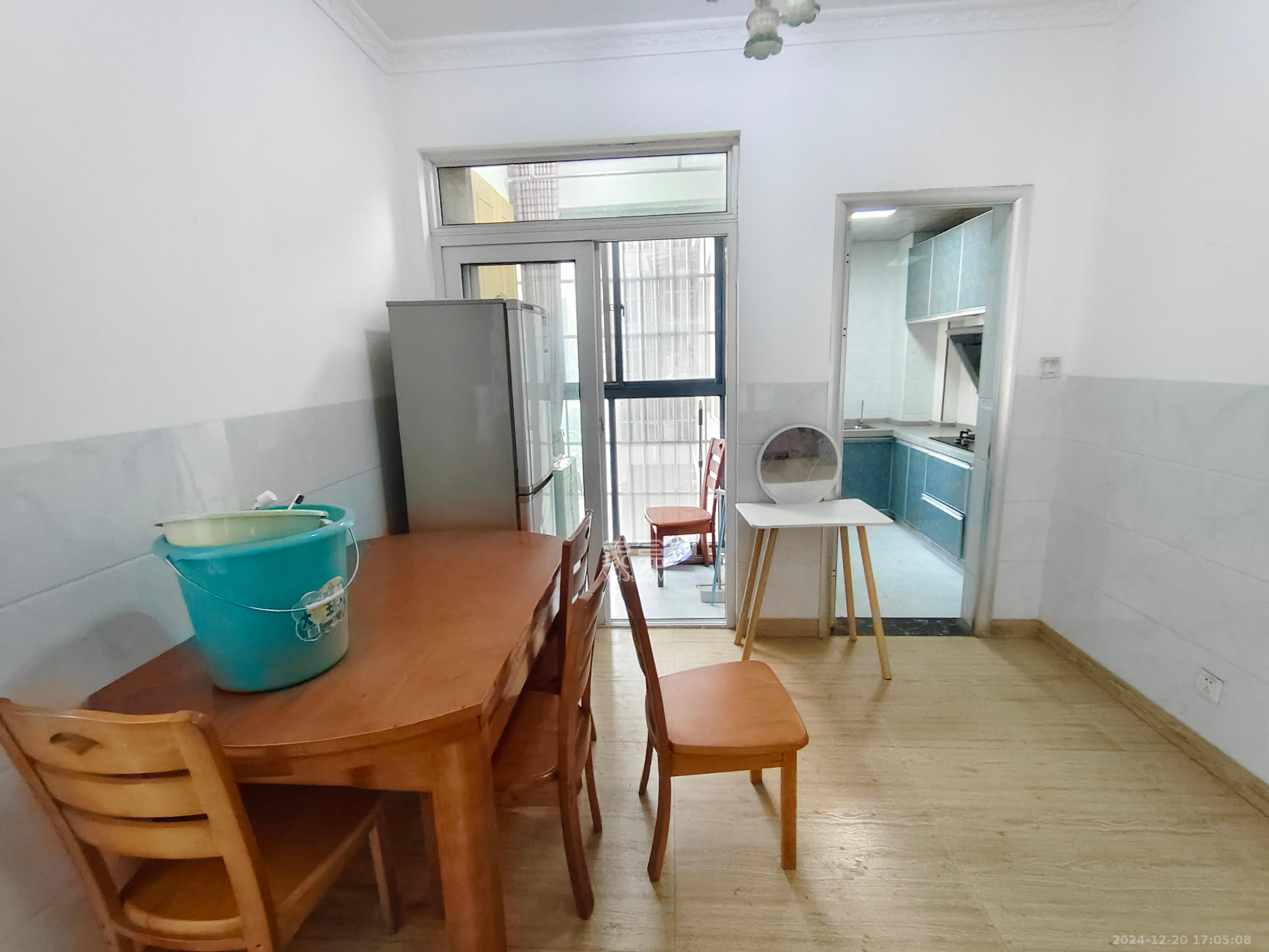 嘉顺苑 3室1厅2卫 2600.0元/月 嘉顺苑 3室1厅2卫 2600.0元/月室内图