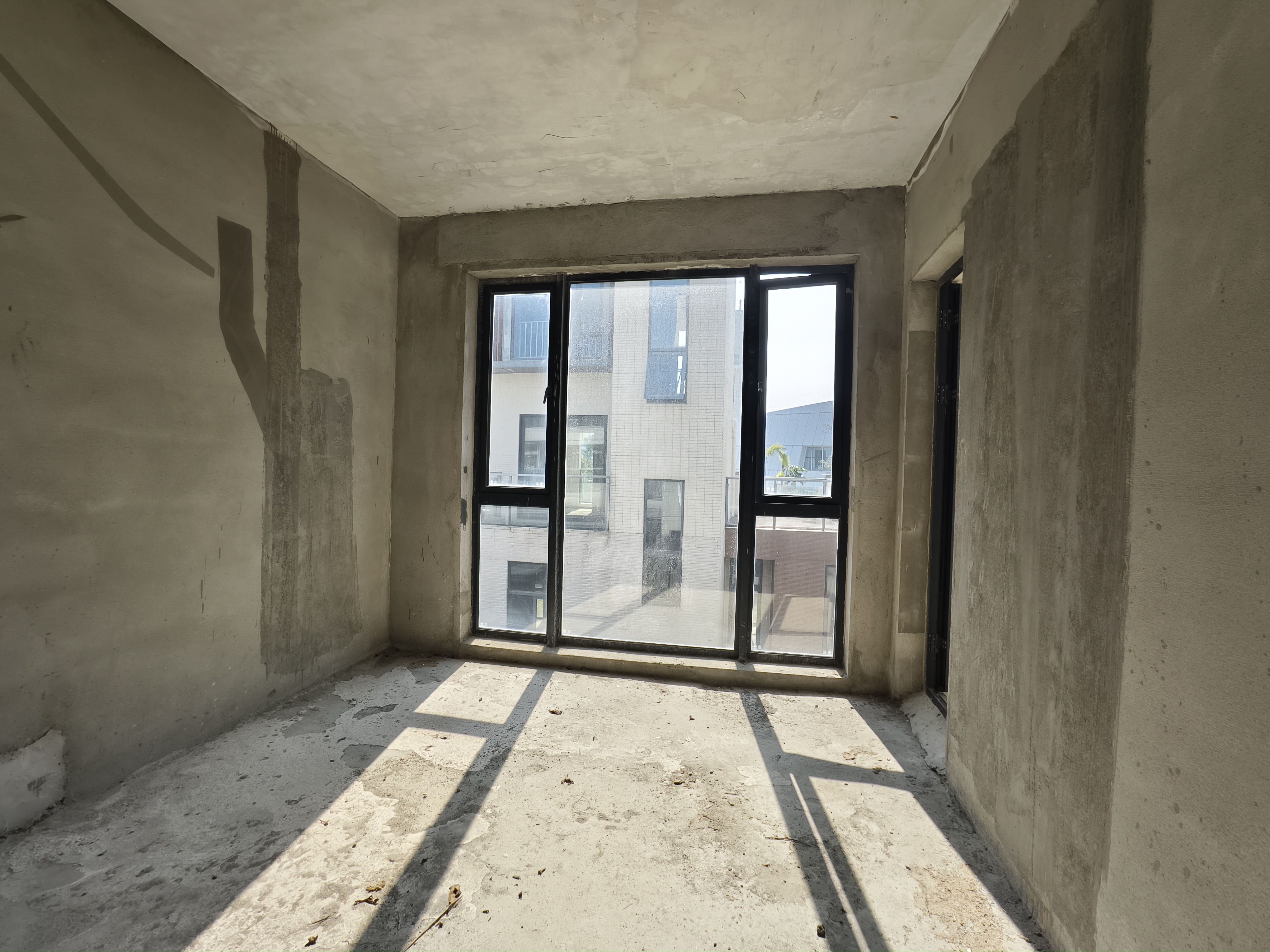 碧桂园中央半岛 4室2厅4卫 580.0万 碧桂园中央半岛 4室2厅4卫 580.0万客厅