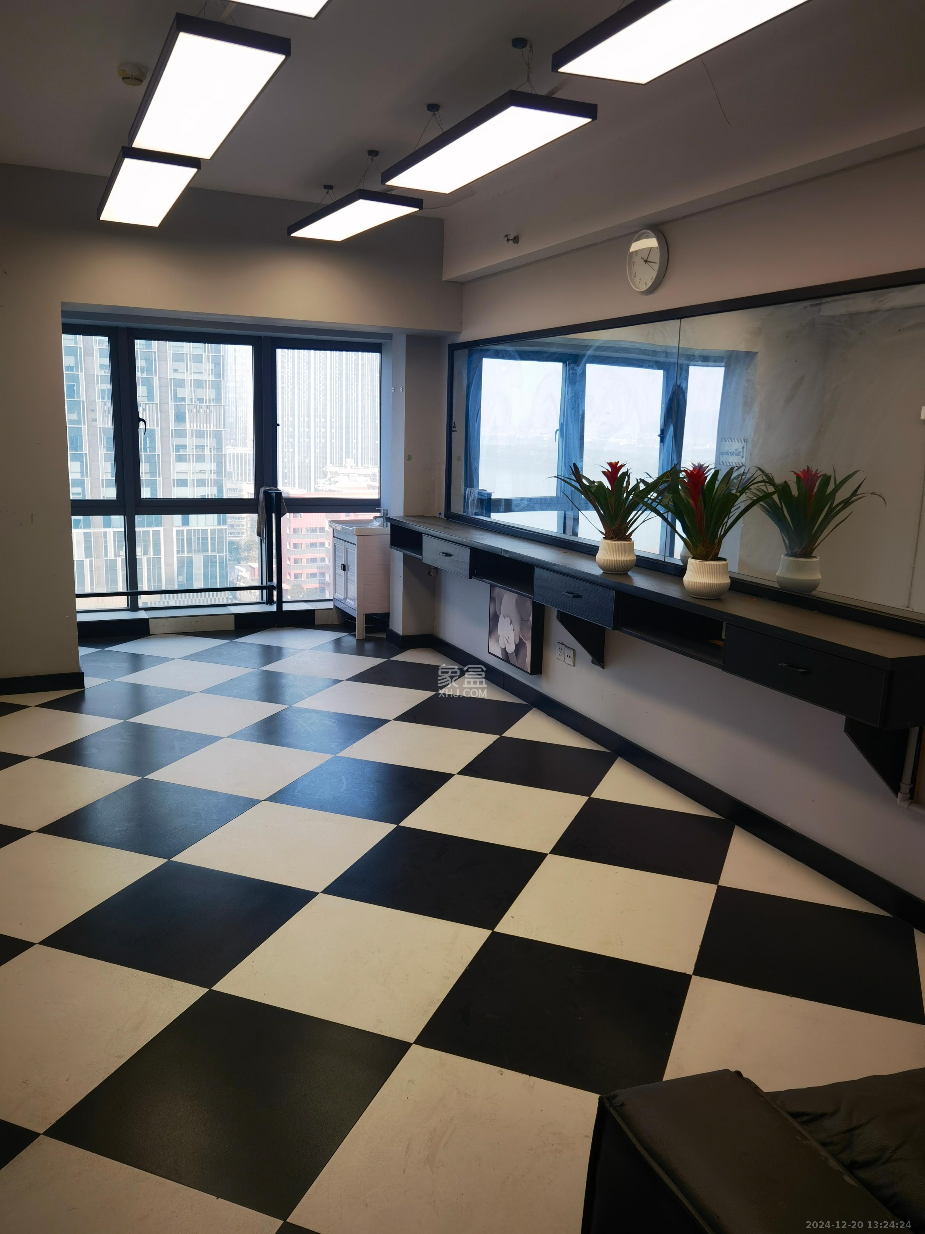 保利国际广场  2室1厅1卫    4000.0元/月 保利国际广场  2室1厅1卫    4000.0元/月室内图