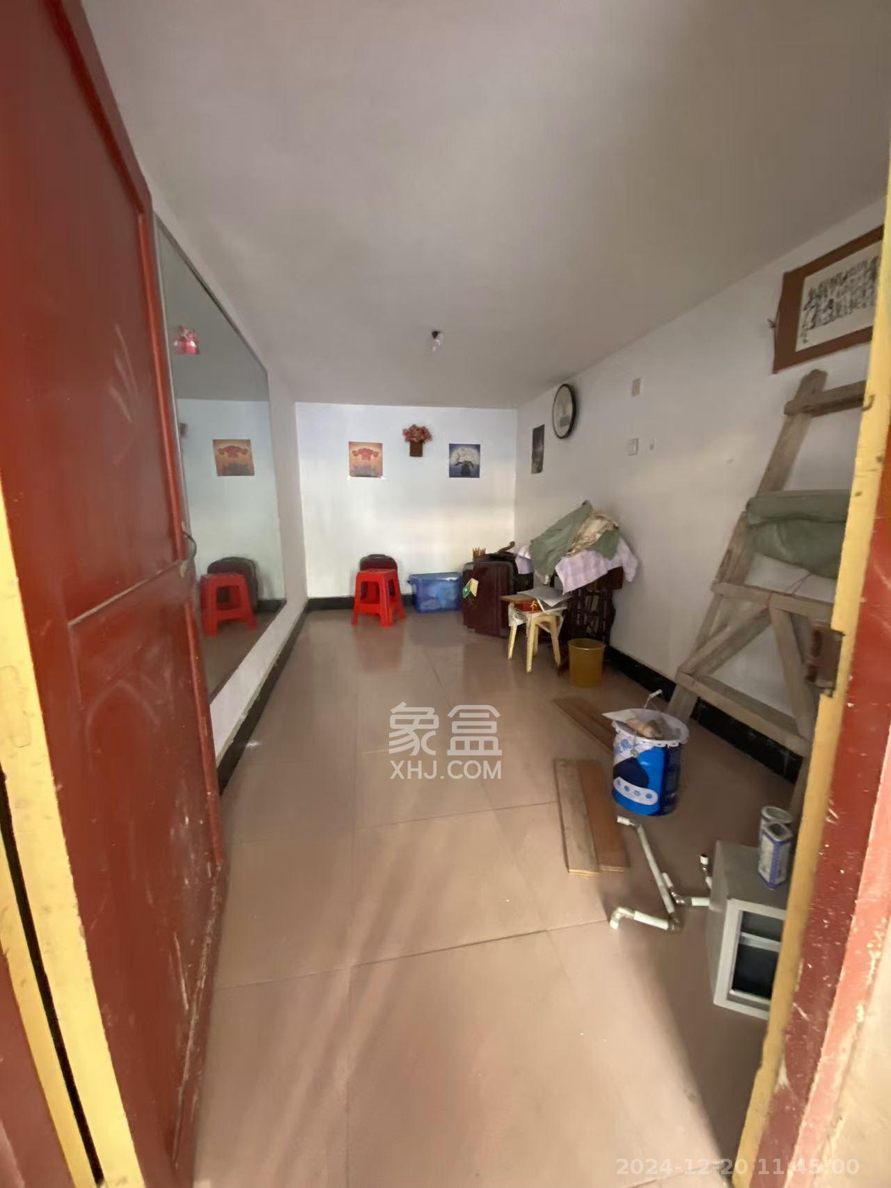 工程兵学院单位宿舍  3室2厅1卫   2200.00元/月室内图
