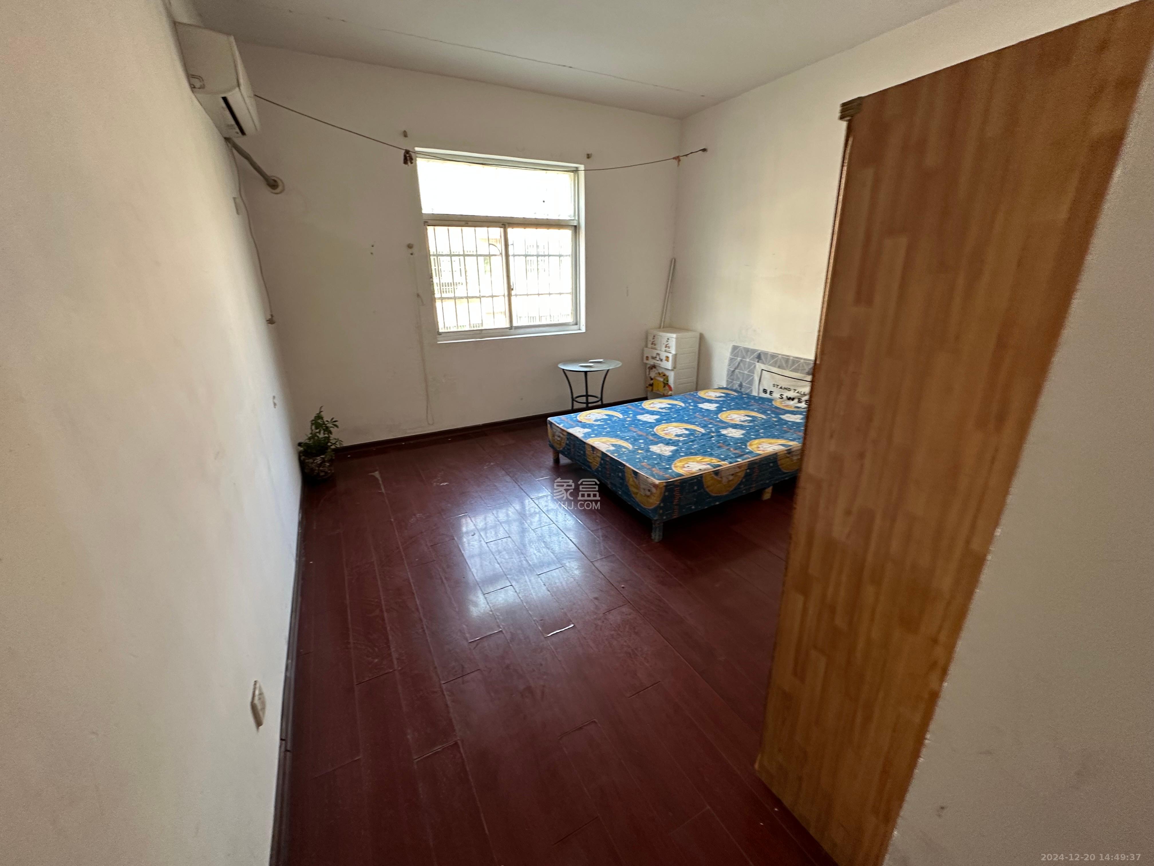 洞井一小区 1室0厅0卫 1400.0元/月 洞井一小区 1室0厅0卫 1400.0元/月室内图