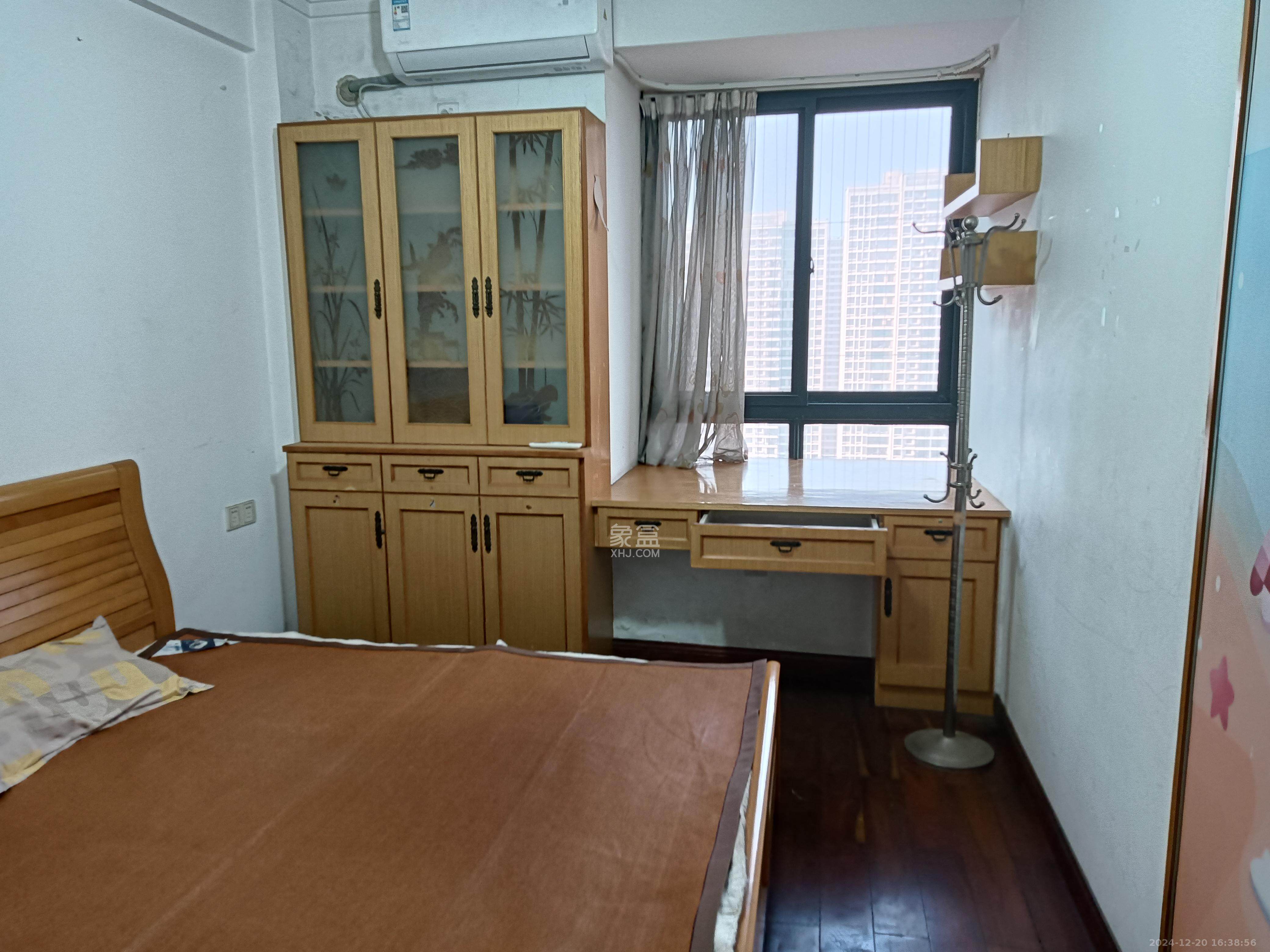 浏阳河畔家园  3室2厅2卫    2400.0元/月 浏阳河畔家园  3室2厅2卫    2400.0元/月室内图