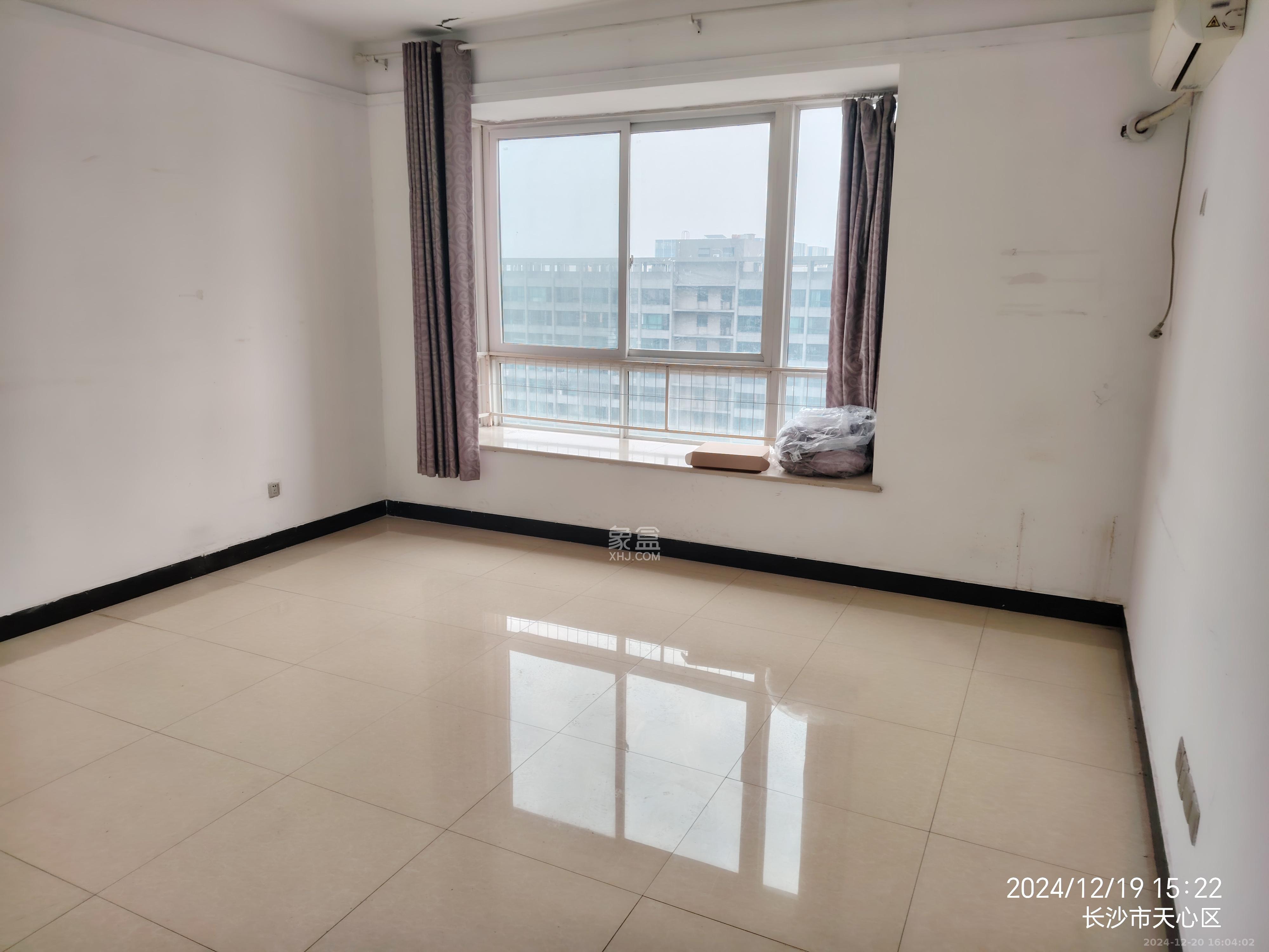 阳光嘉园 6室3厅1卫 5000.0元/月 阳光嘉园 6室3厅1卫 5000.0元/月室内图