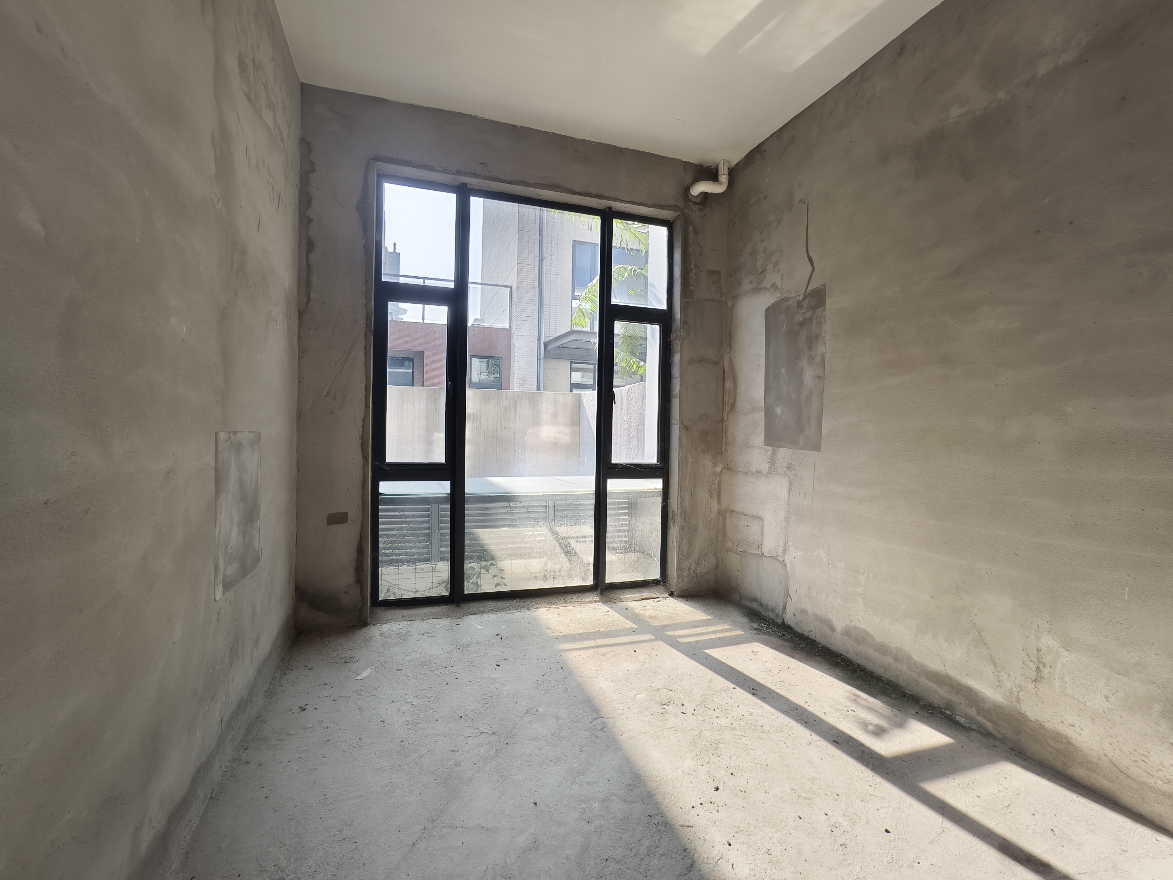 碧桂园中央半岛 4室2厅4卫 580.0万 碧桂园中央半岛 4室2厅4卫 580.0万客厅