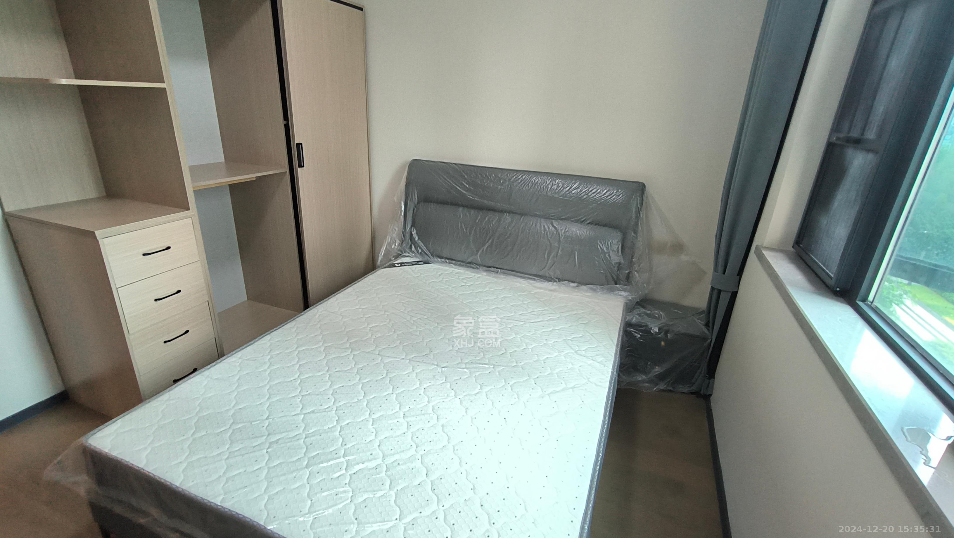 中海阅麓山二期  4室2厅2卫   3700.00元/月室内图
