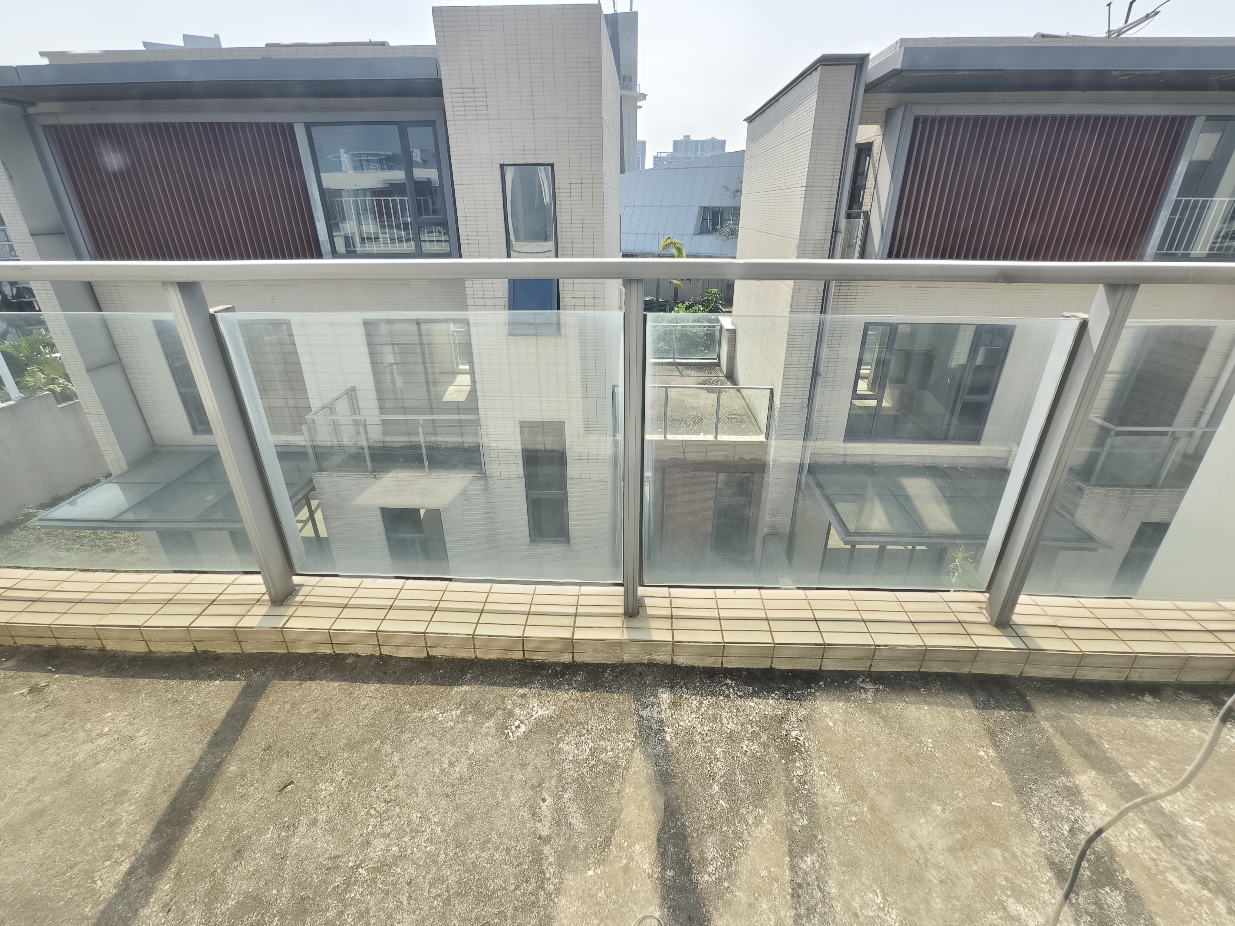 碧桂园中央半岛 4室2厅4卫 580.0万 碧桂园中央半岛 4室2厅4卫 580.0万客厅