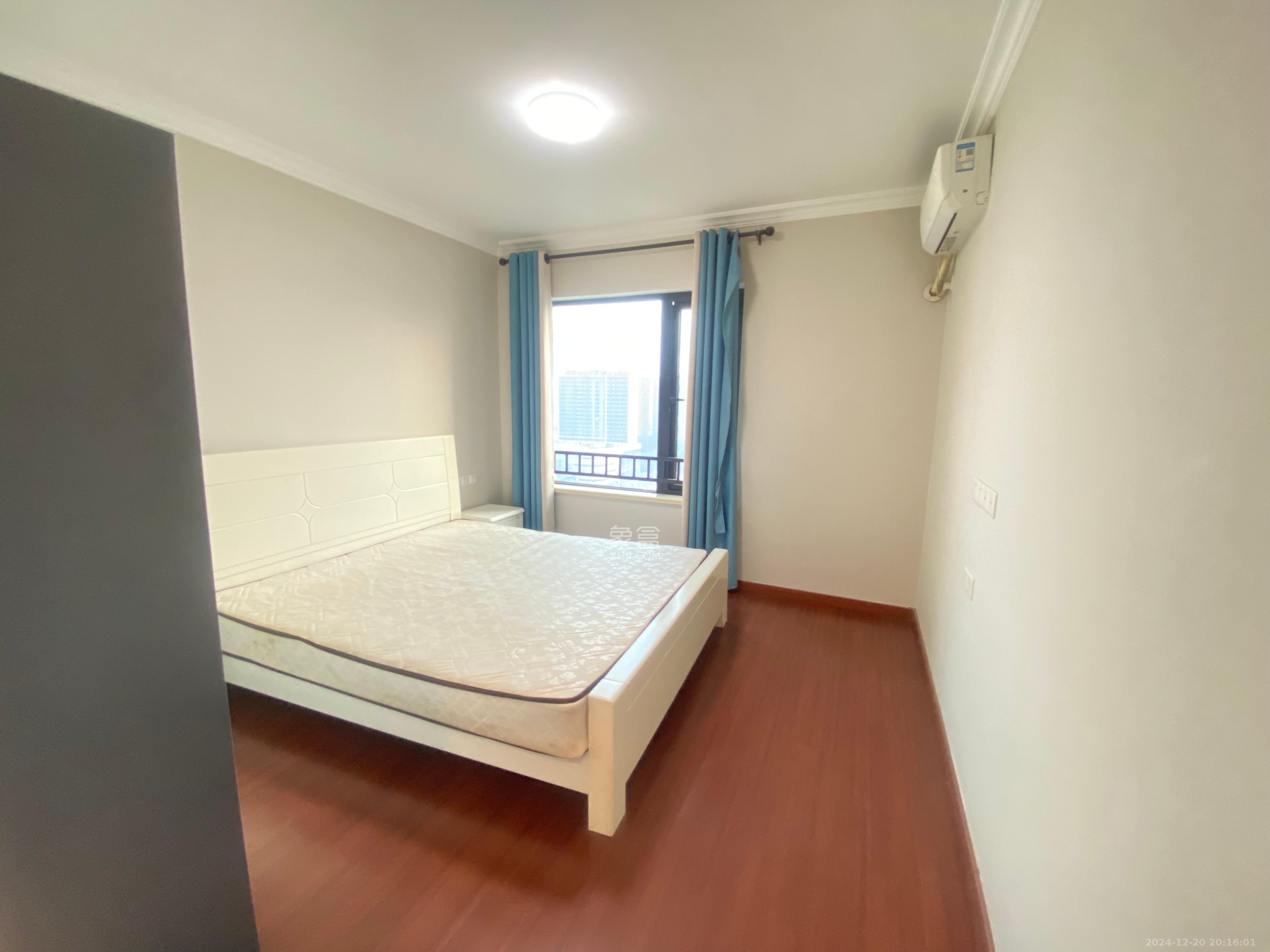 中海珑悦府  4室2厅2卫   3200.00元/月室内图