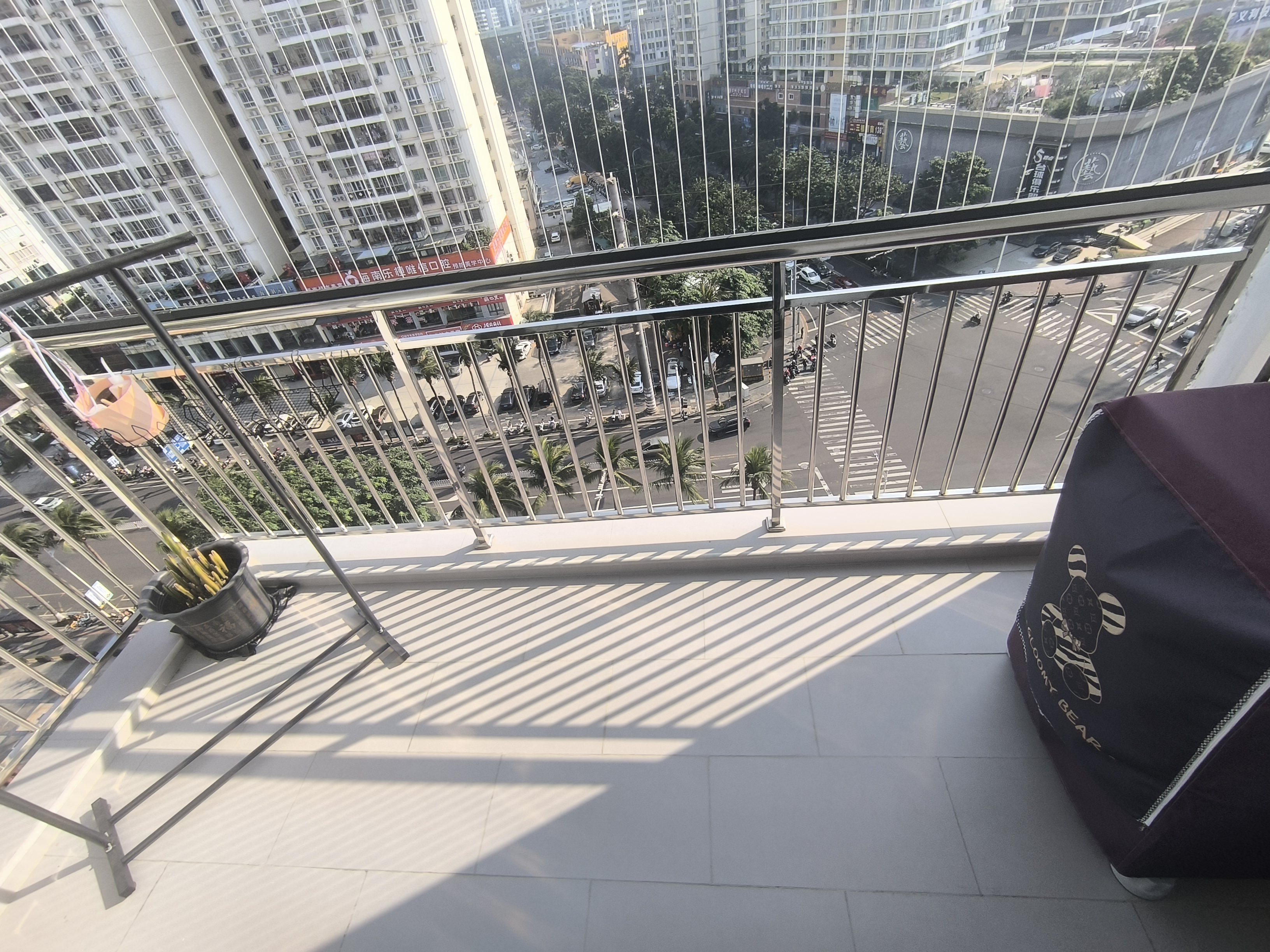 华贸大厦(华贸花苑) 3室2厅1卫 99.0万 华贸大厦(华贸花苑) 3室2厅1卫 99.0万阳台