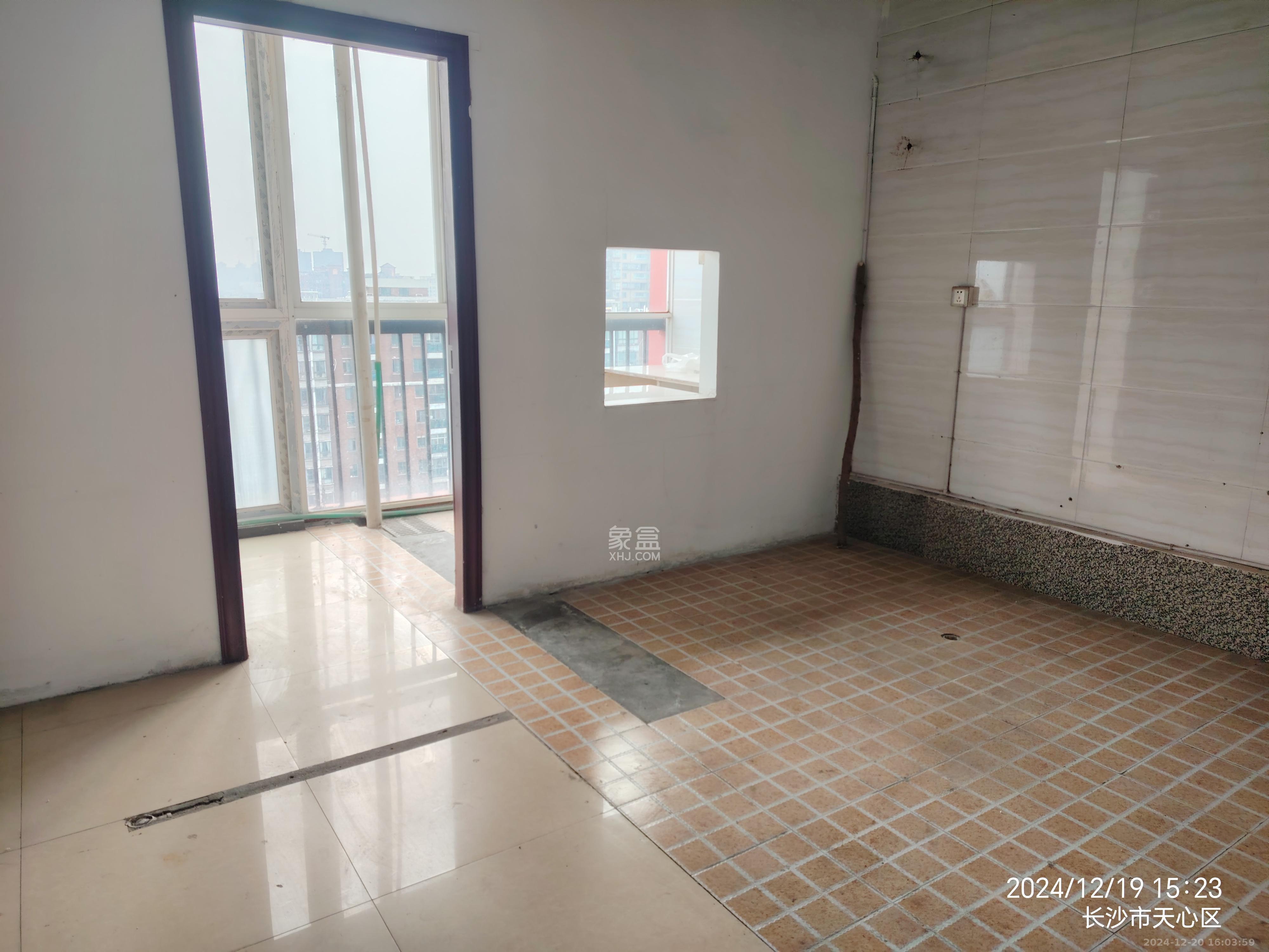 阳光嘉园 6室3厅1卫 5000.0元/月 阳光嘉园 6室3厅1卫 5000.0元/月室内图