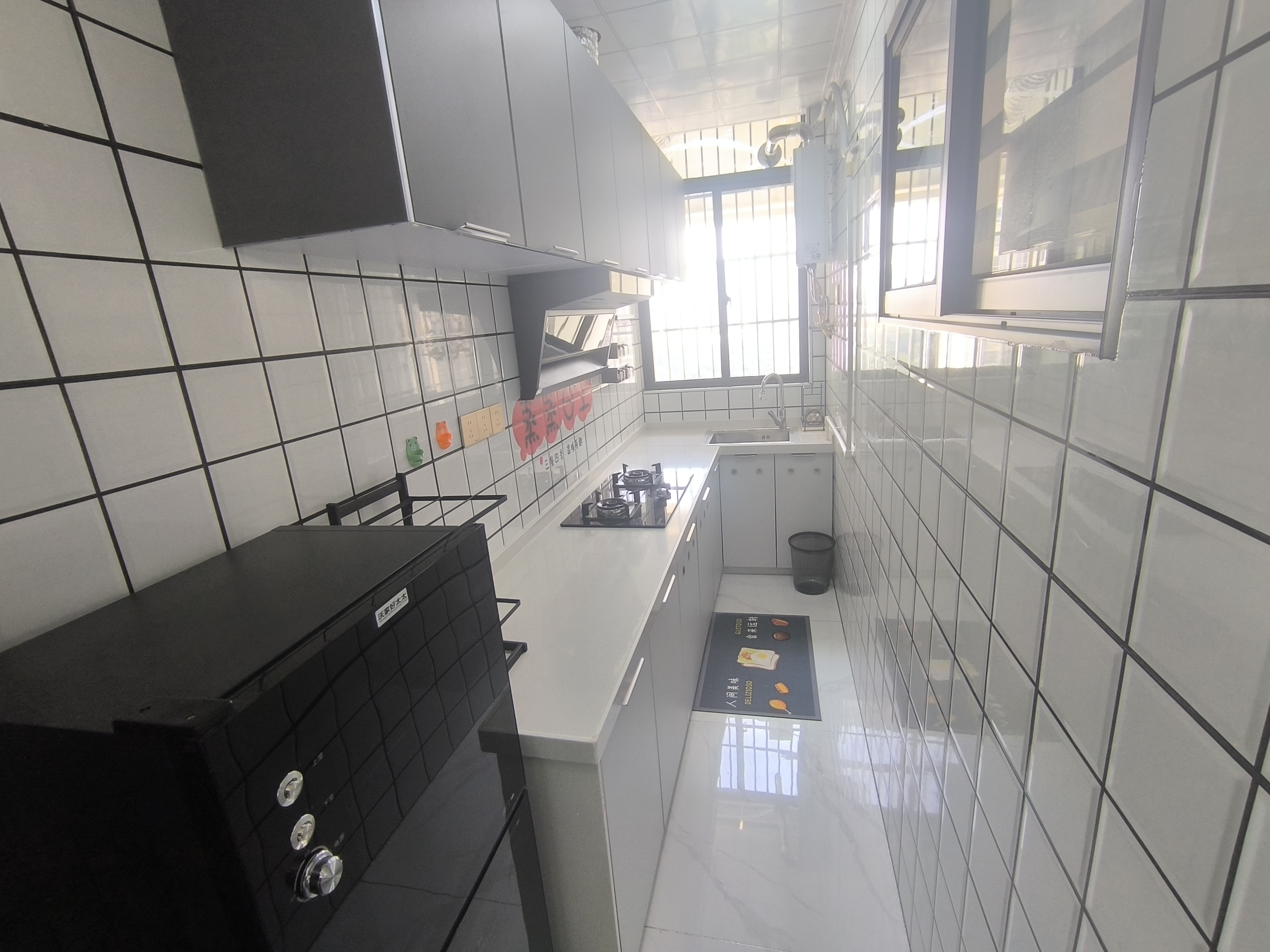 华贸大厦(华贸花苑) 3室2厅1卫 99.0万 华贸大厦(华贸花苑) 3室2厅1卫 99.0万厨房