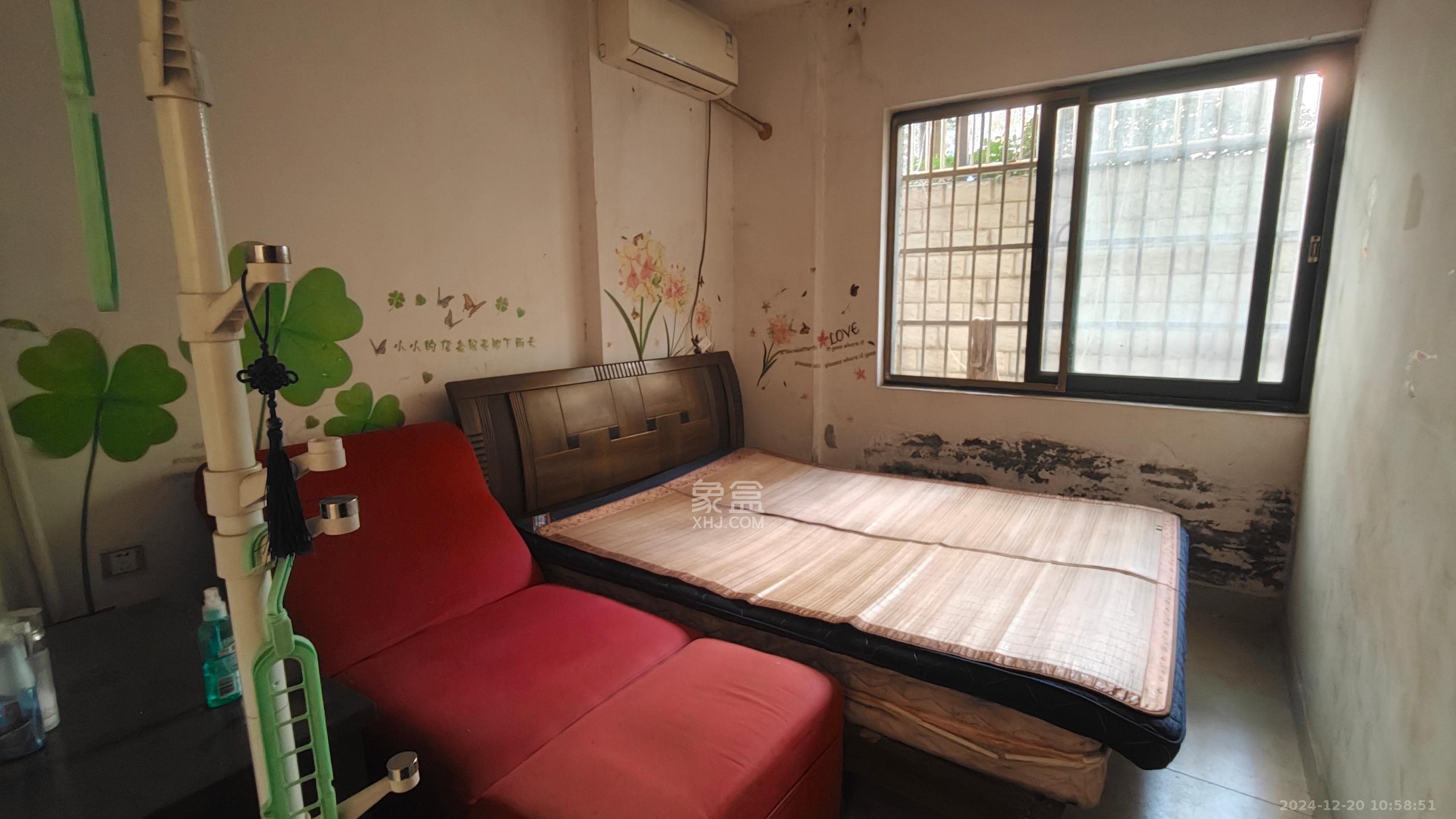 望兴景园一期  4室2厅2卫   2200.00元/月室内图