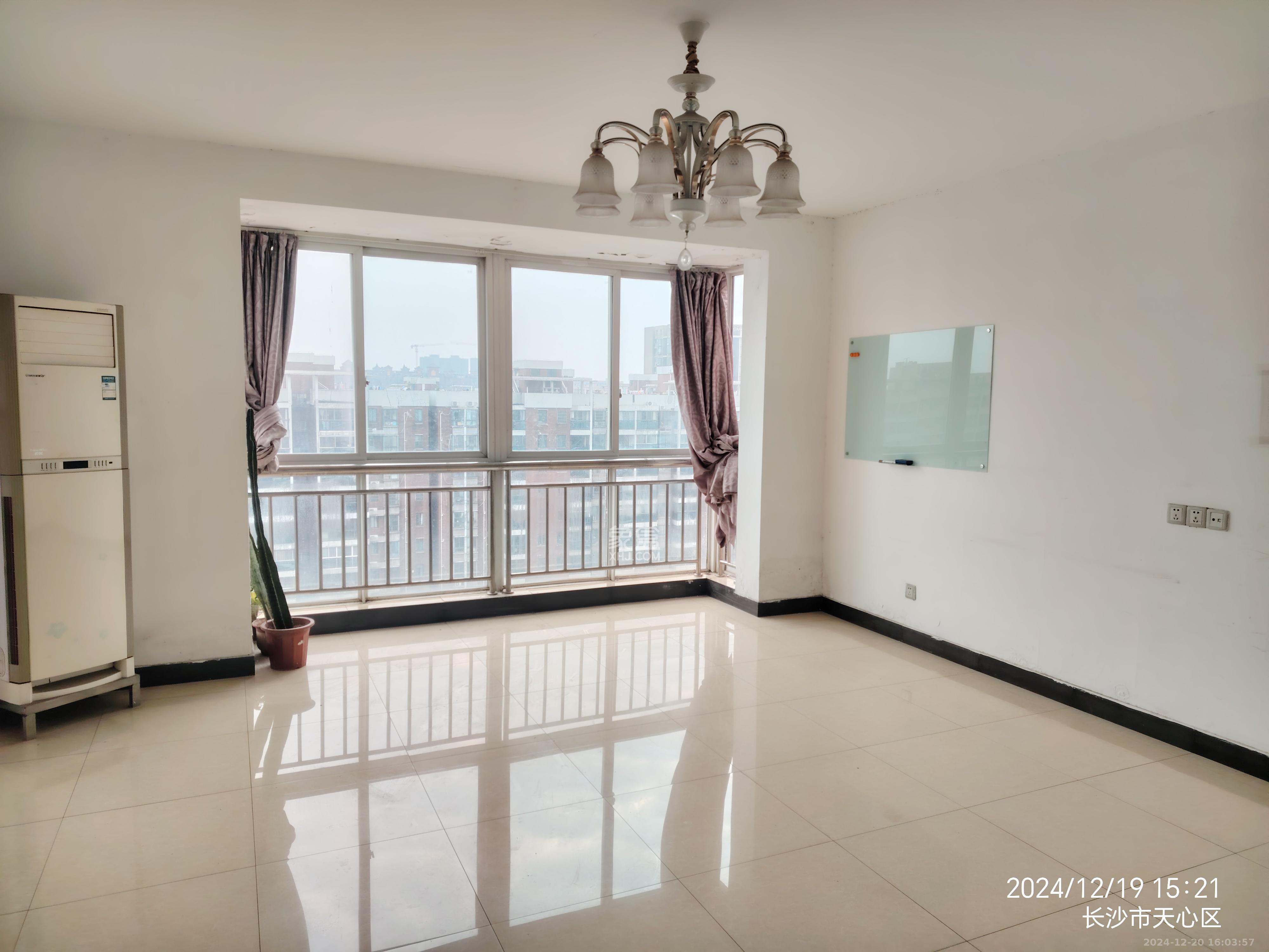 阳光嘉园 6室3厅1卫 5000.0元/月 阳光嘉园 6室3厅1卫 5000.0元/月室内图