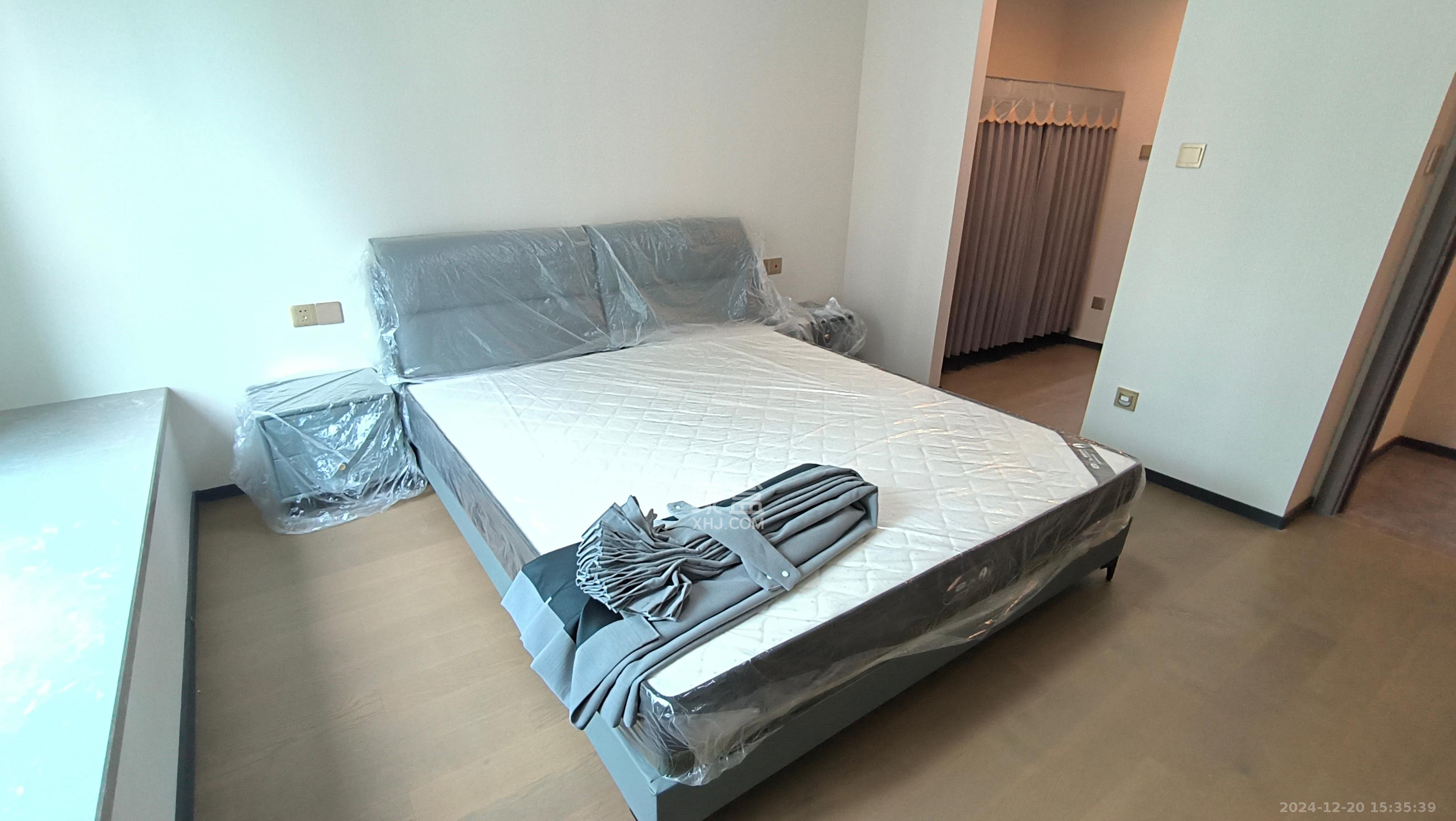 中海阅麓山二期  4室2厅2卫   3700.00元/月室内图