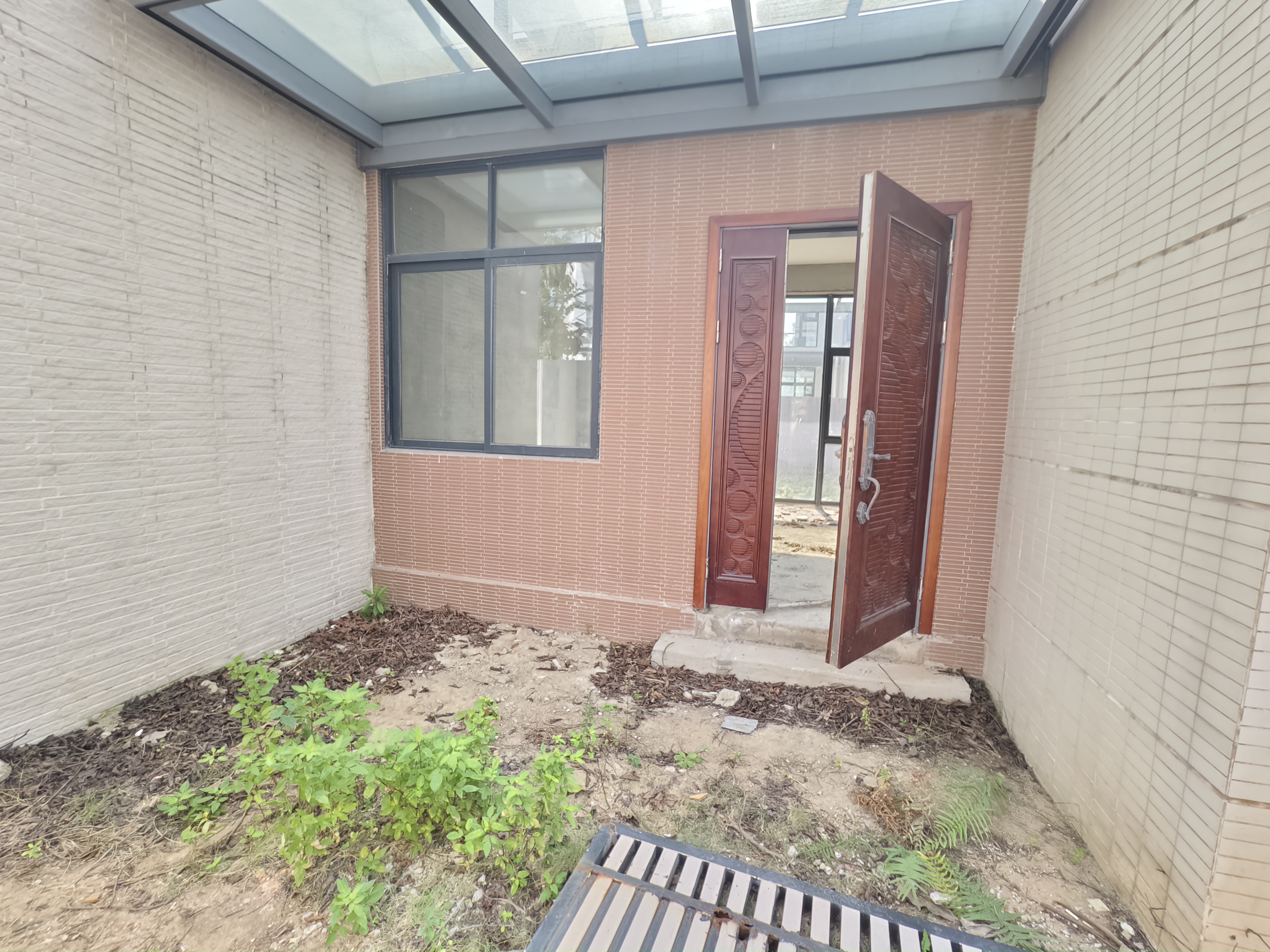 碧桂园中央半岛 4室2厅4卫 580.0万 碧桂园中央半岛 4室2厅4卫 580.0万客厅