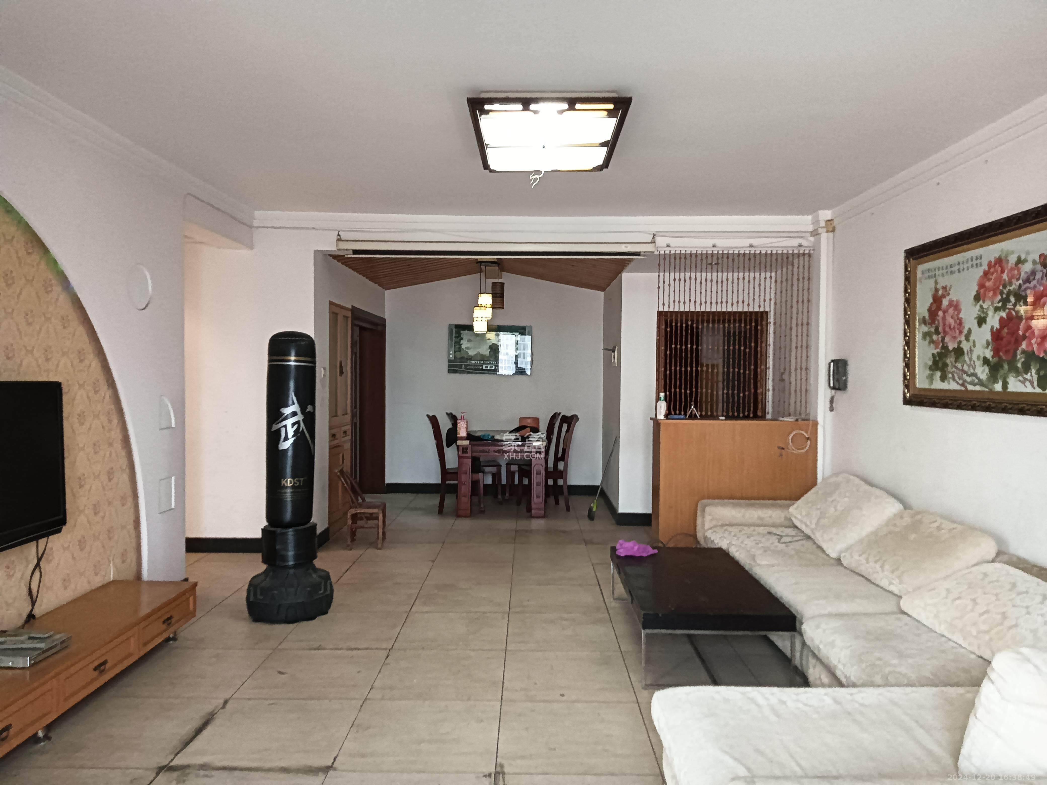 浏阳河畔家园  3室2厅2卫    2400.0元/月 浏阳河畔家园  3室2厅2卫    2400.0元/月室内图