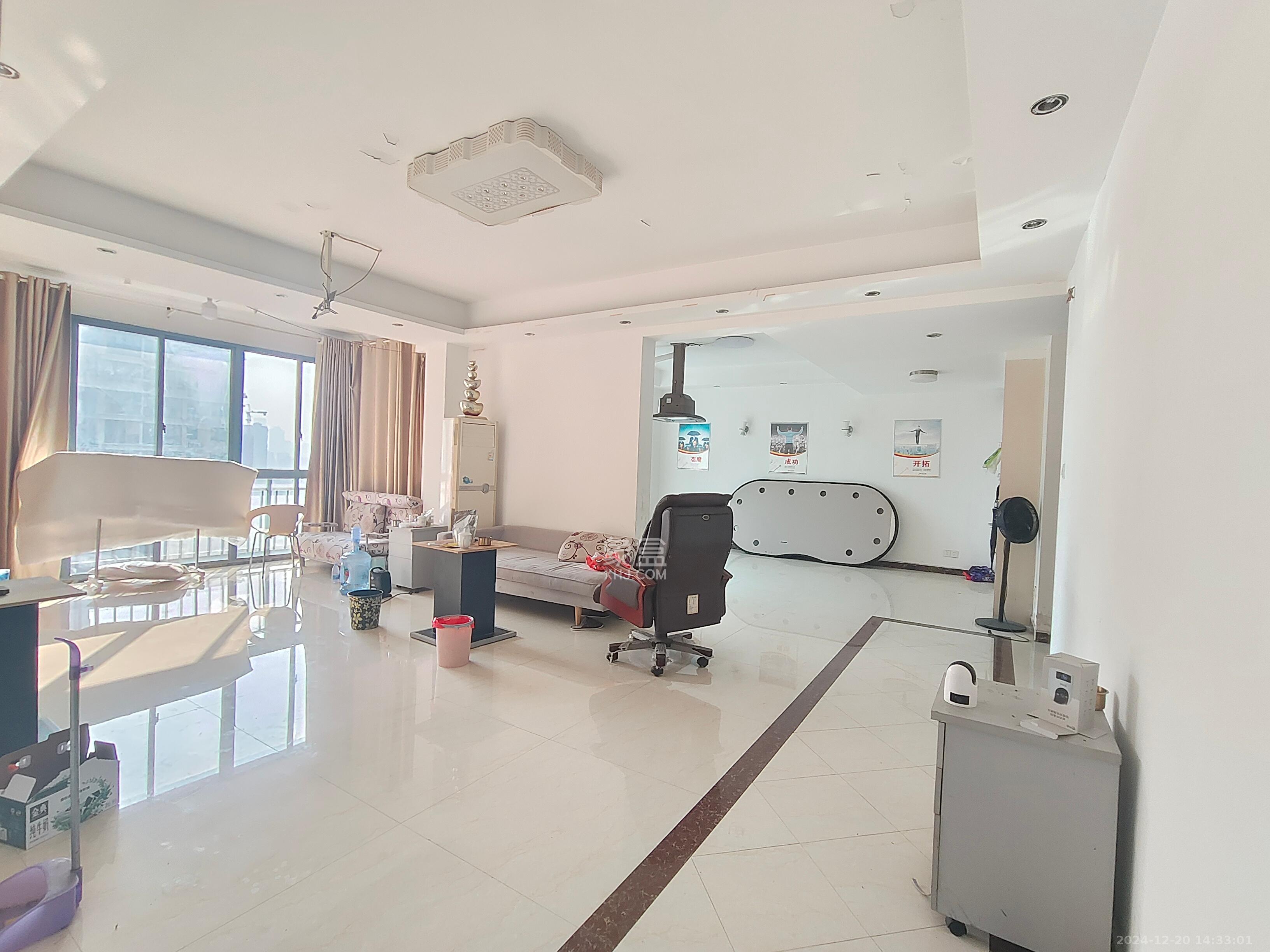 融圣国际  3室1厅2卫    3400.0元/月 融圣国际  3室1厅2卫    3400.0元/月