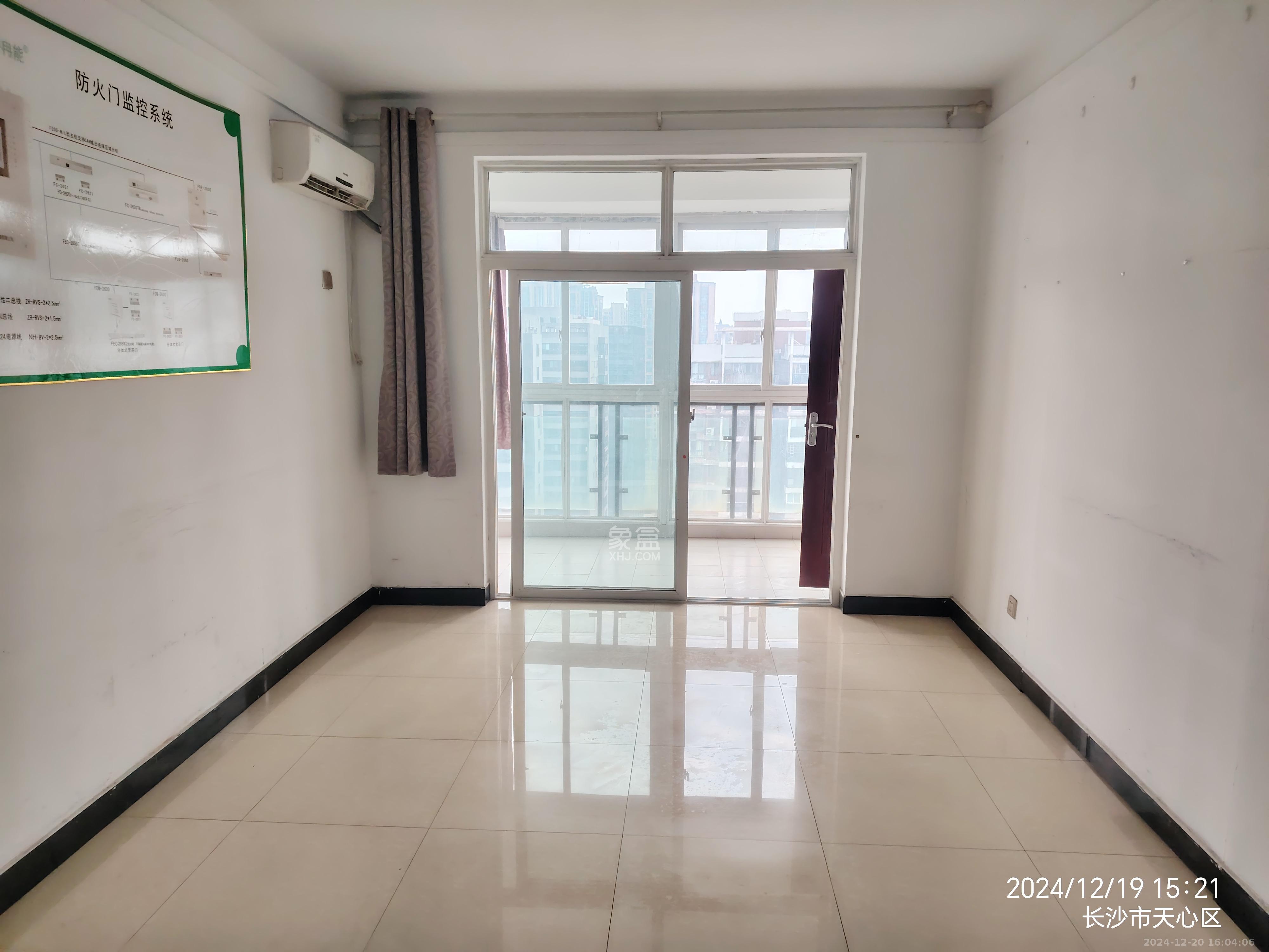 阳光嘉园 6室3厅1卫 5000.0元/月 阳光嘉园 6室3厅1卫 5000.0元/月室内图