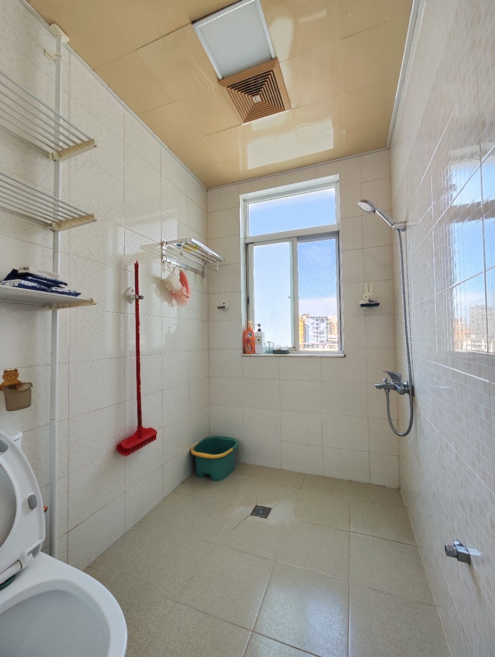 四季华庭金色年华 3室2厅2卫 185.0万 四季华庭金色年华 3室2厅2卫 185.0万客厅