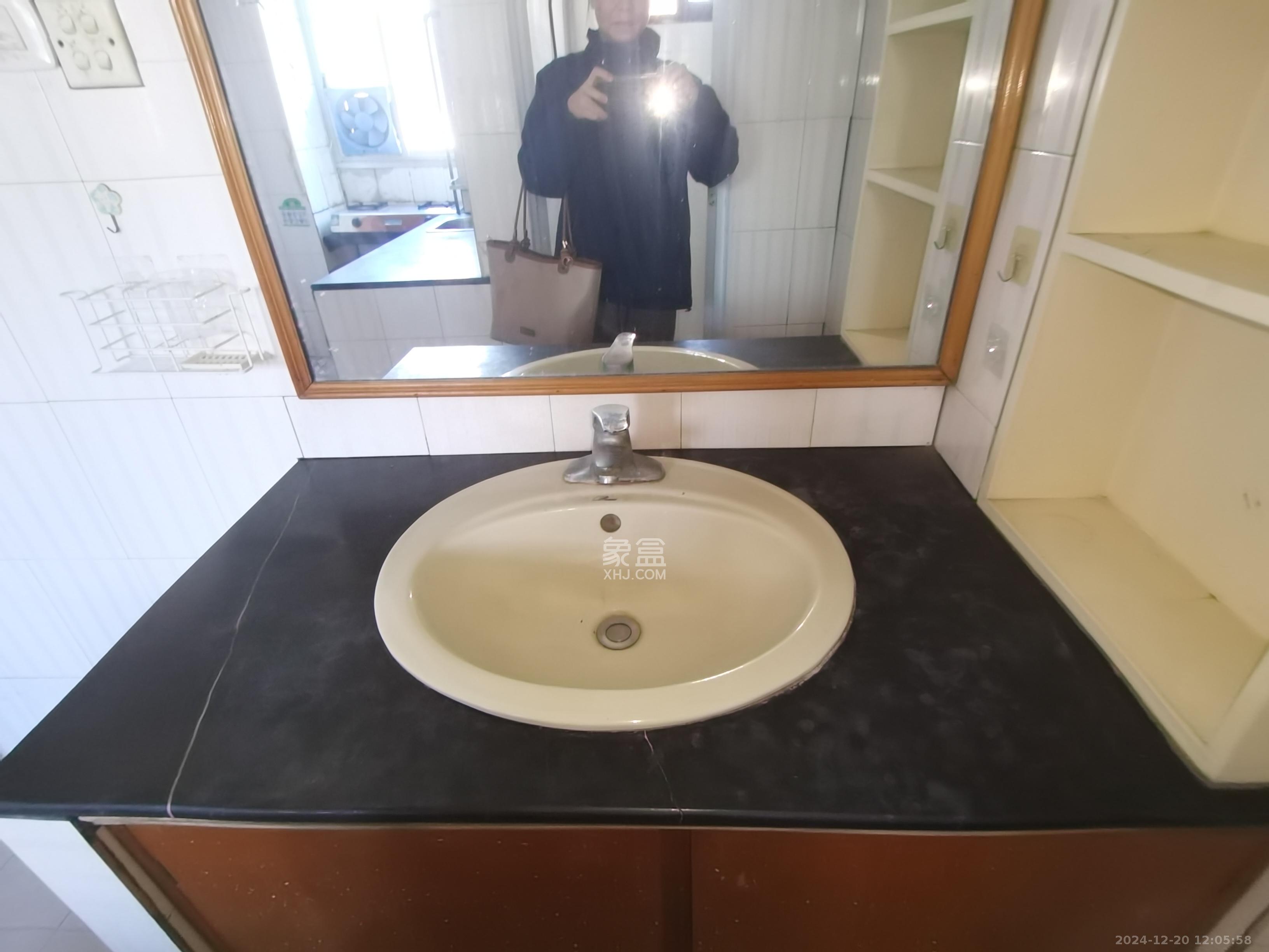 中建五局信和苑四区  2室2厅1卫    1000.0元/月室内图