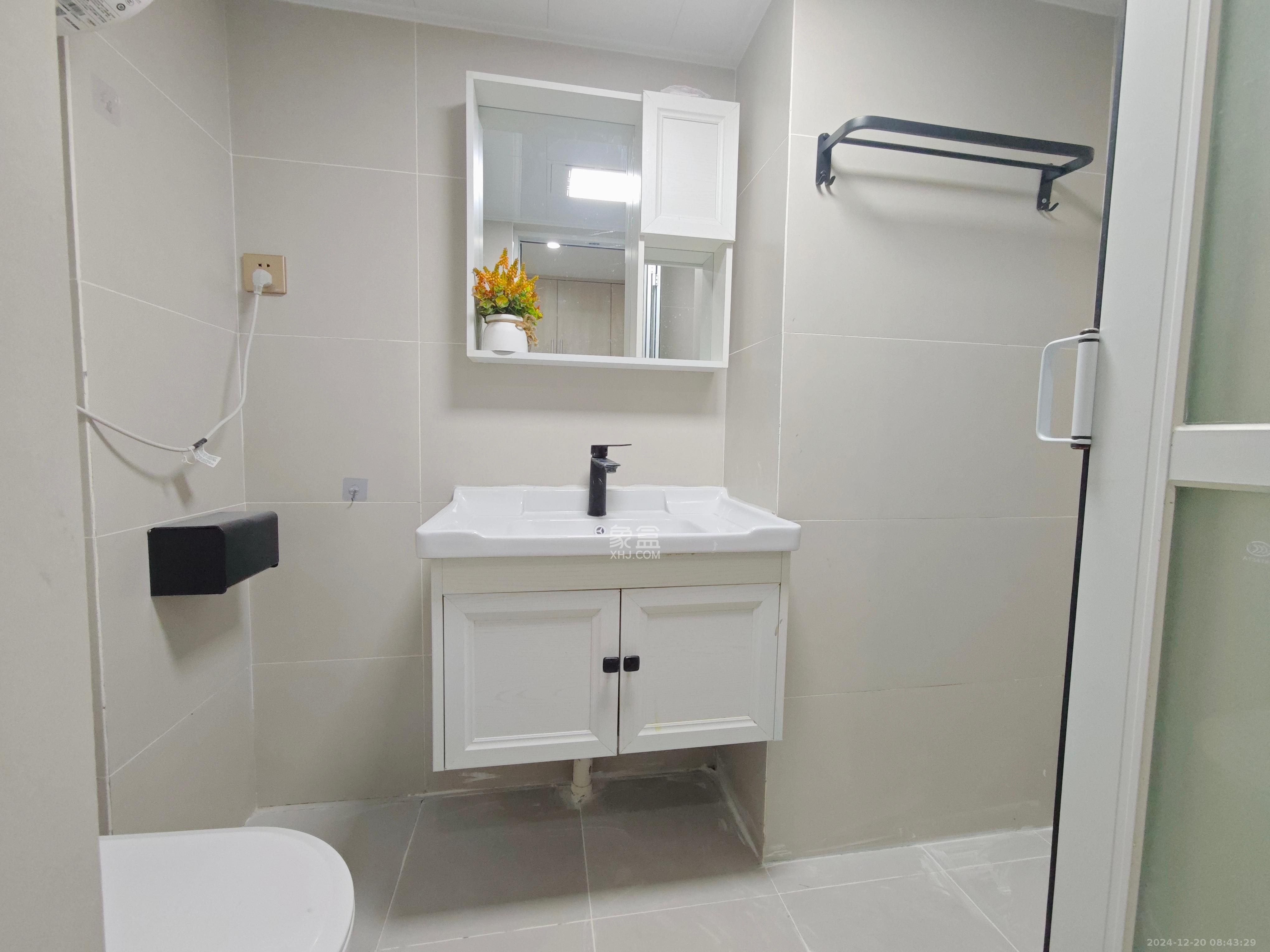 卓越江岸  2室1厅1卫    2600.0元/月室内图