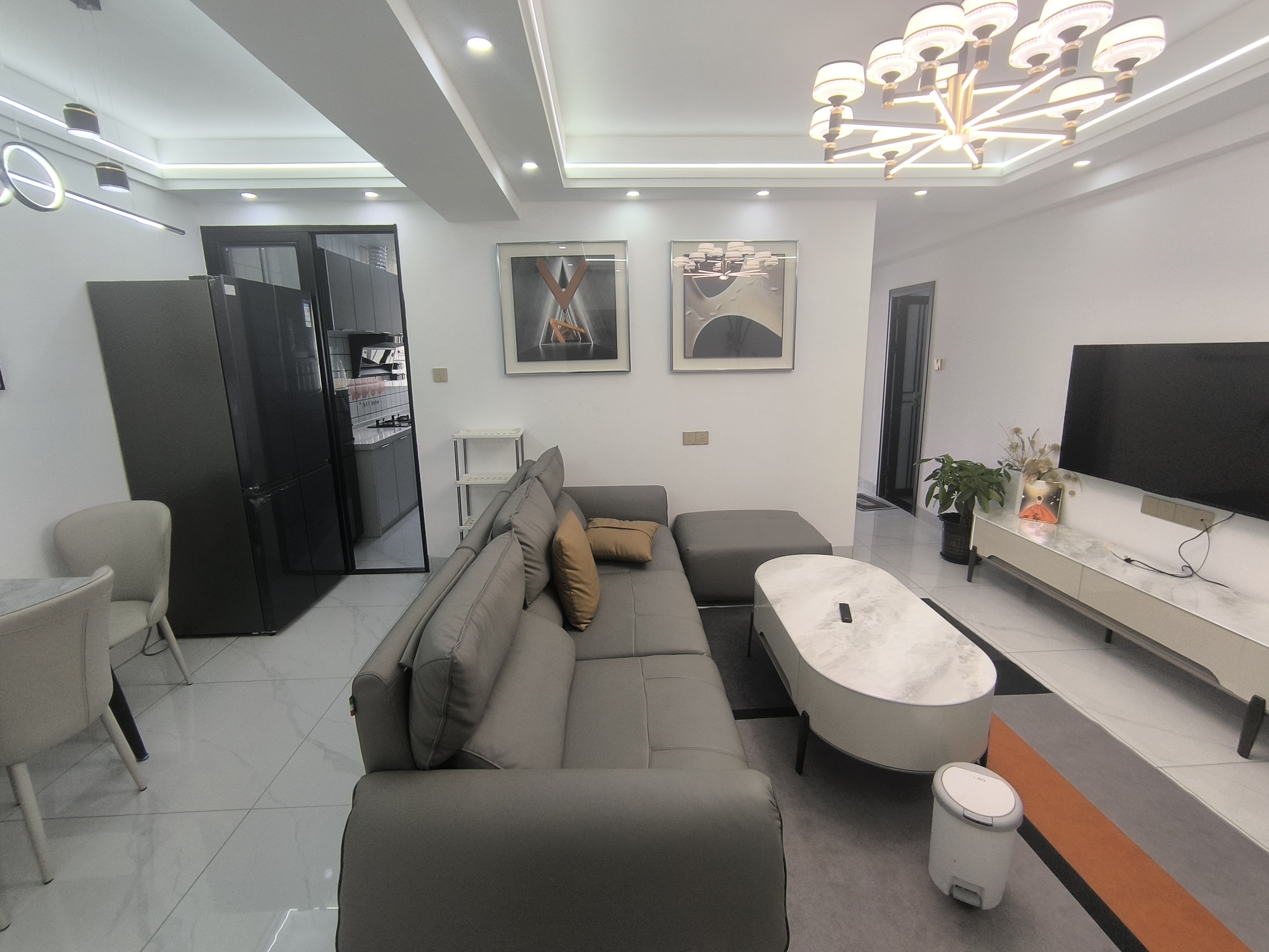 华贸大厦(华贸花苑) 3室2厅1卫 99.0万 华贸大厦(华贸花苑) 3室2厅1卫 99.0万客厅