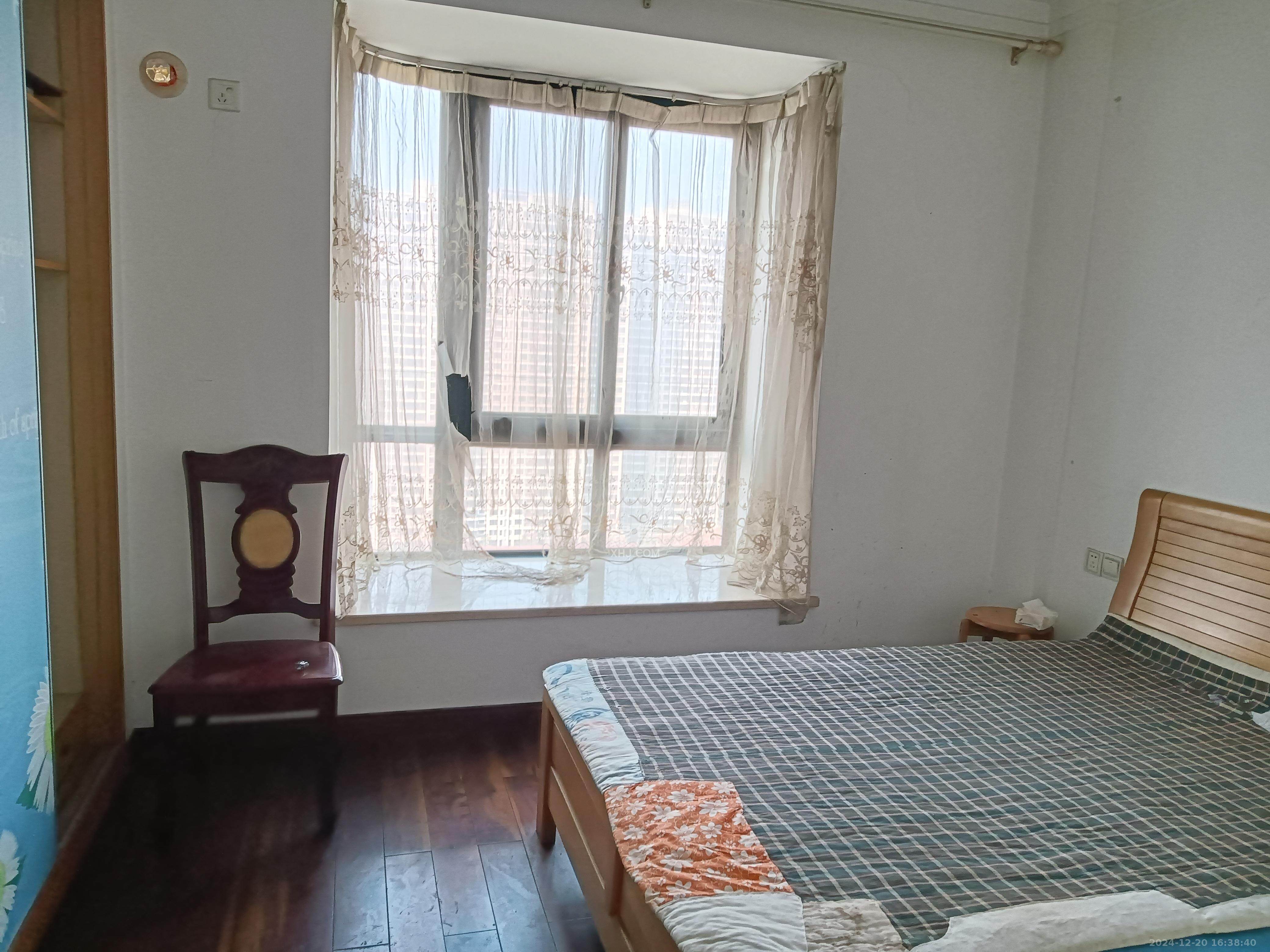 浏阳河畔家园  3室2厅2卫    2400.0元/月 浏阳河畔家园  3室2厅2卫    2400.0元/月室内图