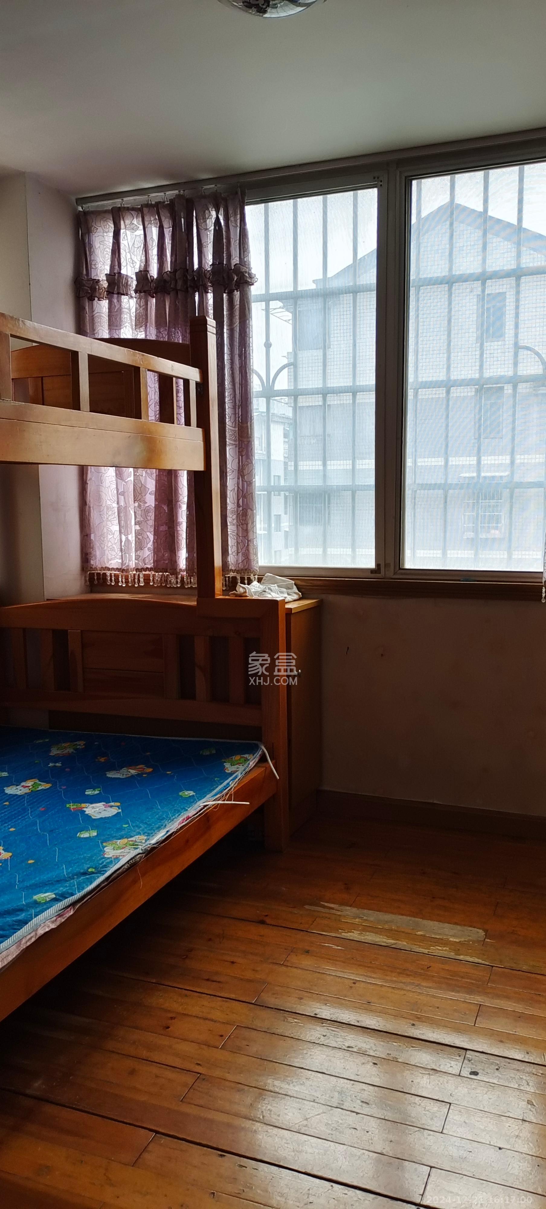 山水华景  2室2厅1卫   1900.00元/月室内图
