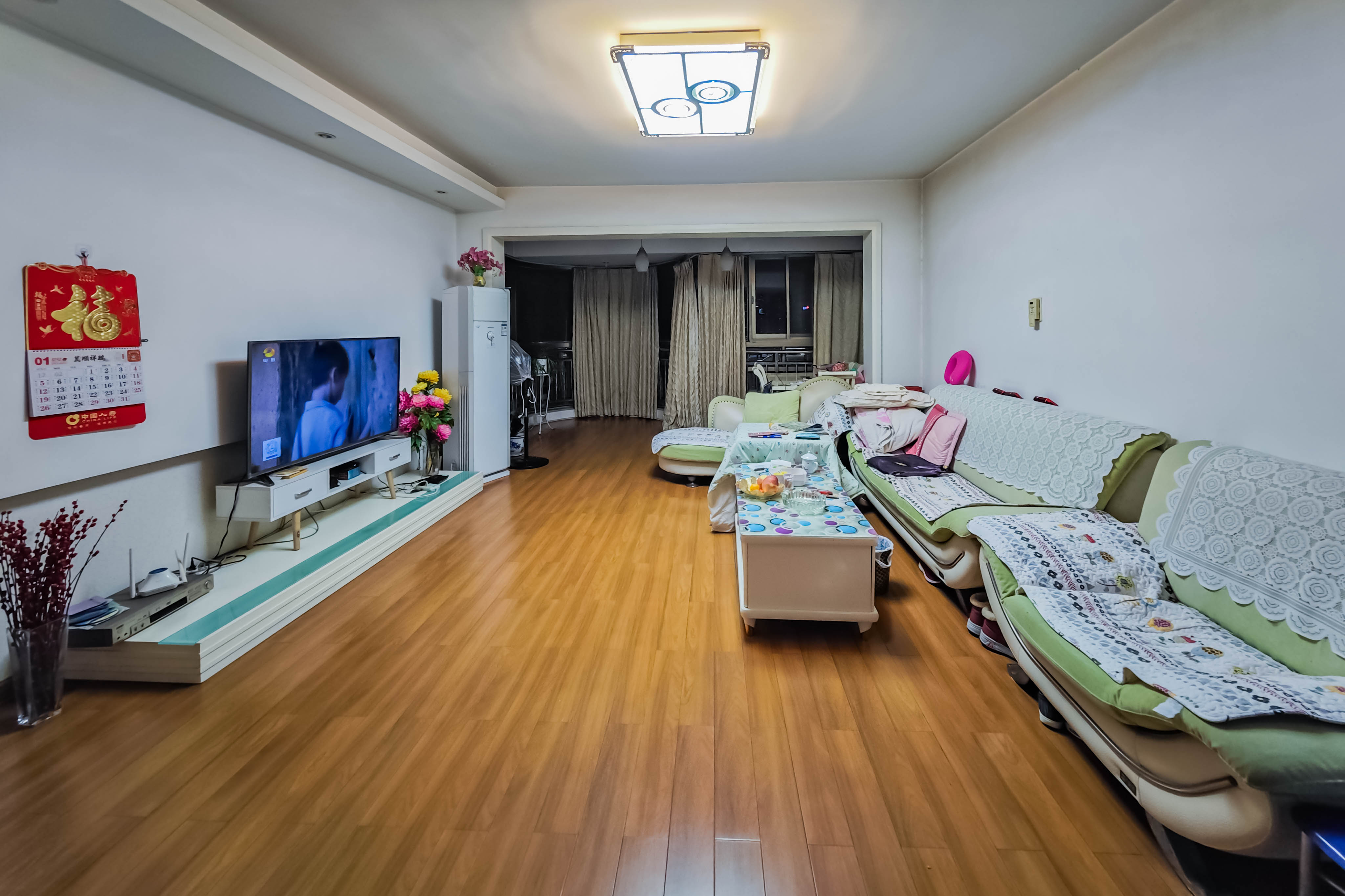 长丰源小区  4室2厅2卫   188.00万客厅