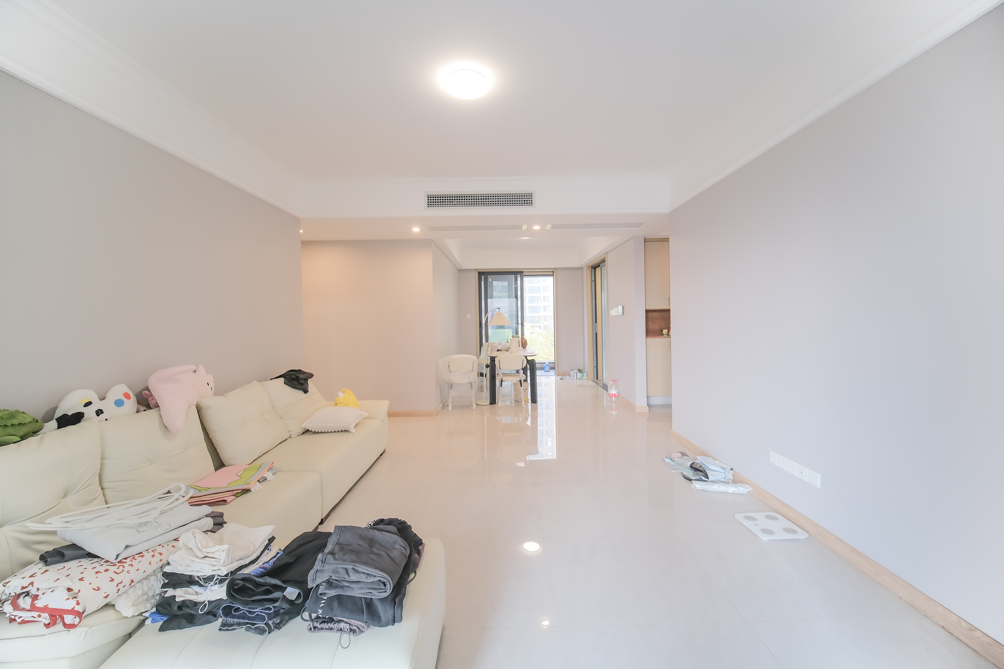 运达锦绣广场  3室2厅2卫    150.0万 运达锦绣广场  3室2厅2卫    150.0万客厅