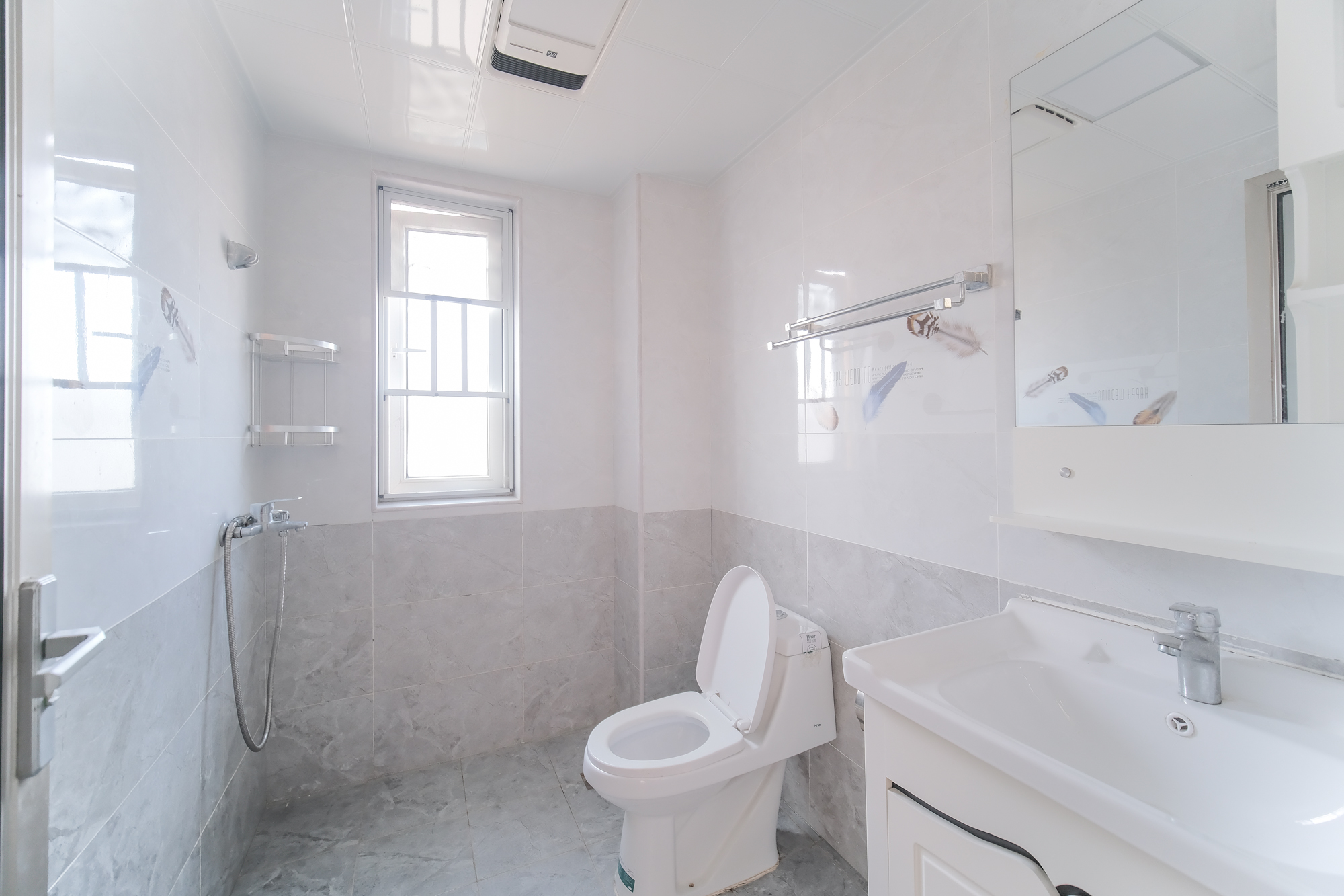 荣盛花语城  1室0厅0卫    88.0万 荣盛花语城  1室0厅0卫    88.0万卫生间