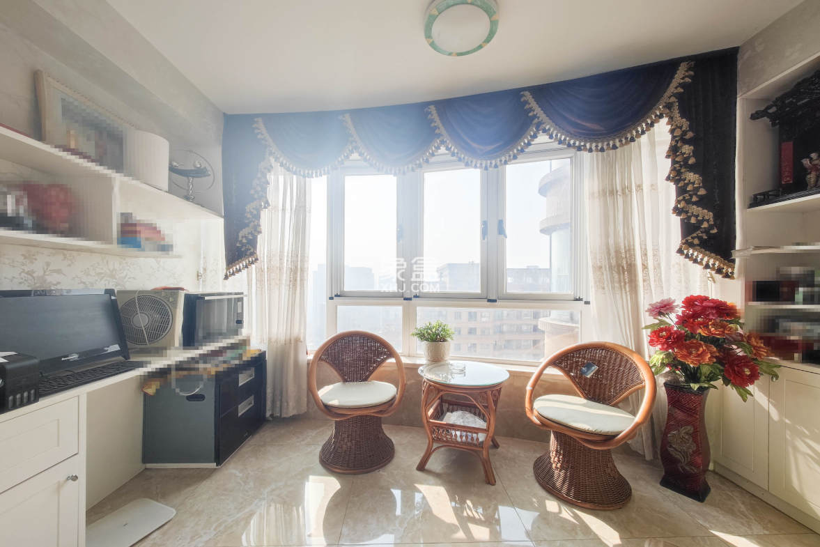 五矿万境水岸一期(万境水岸嘉苑)  3室2厅2卫    135.0万 五矿万境水岸一期(万境水岸嘉苑)  3室2厅2卫    135.0万厨房