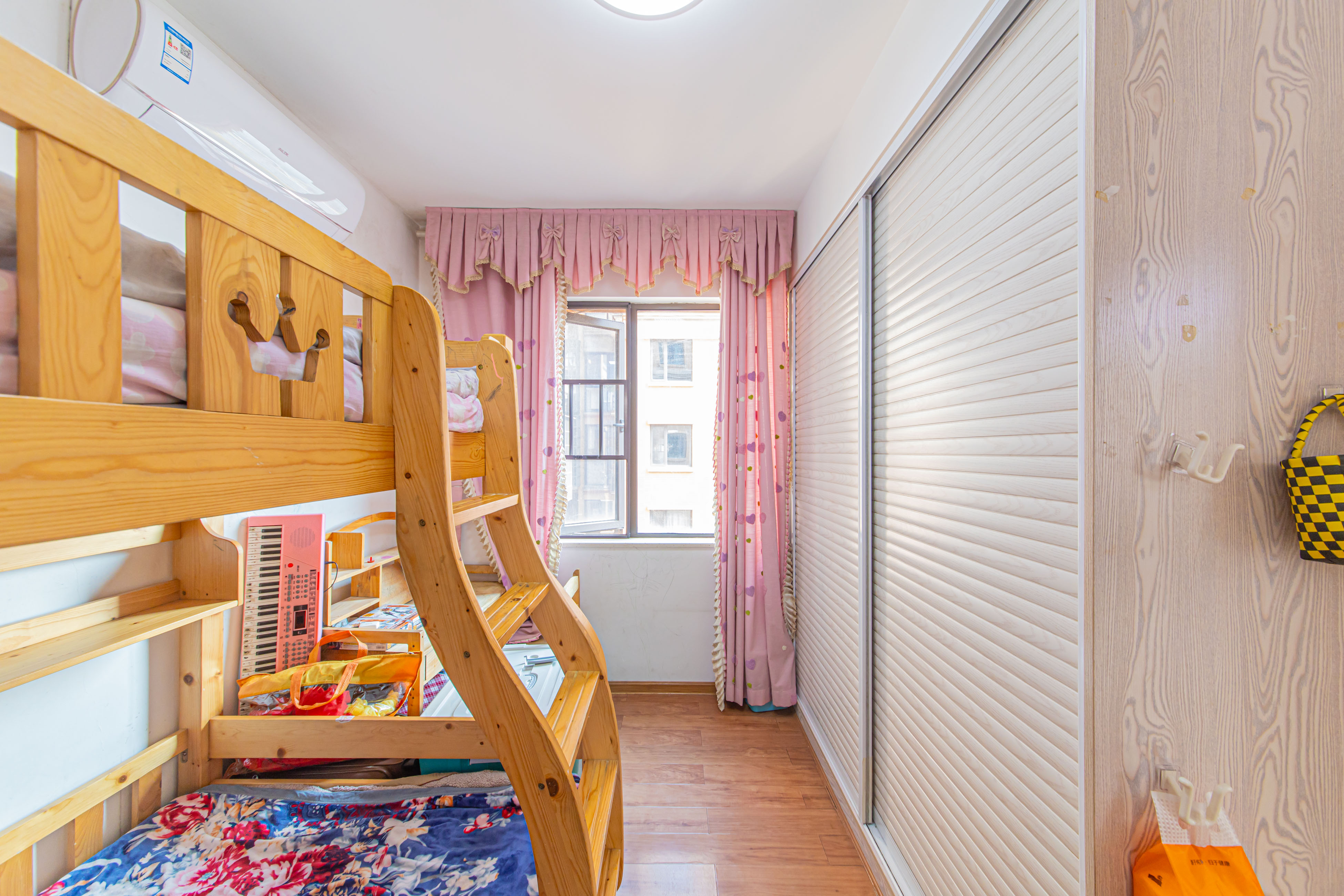 鑫远和城(一、二期) 2室2厅1卫 82.0万 鑫远和城(一、二期) 2室2厅1卫 82.0万卧室