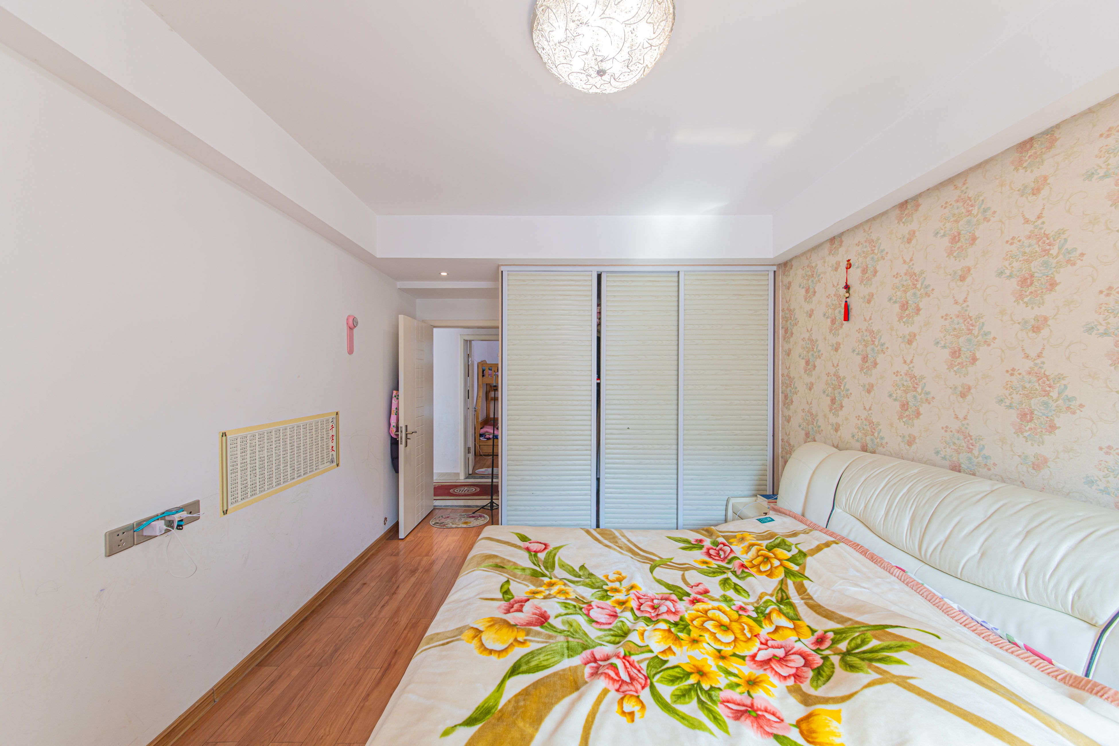 鑫远和城(一、二期) 2室2厅1卫 82.0万 鑫远和城(一、二期) 2室2厅1卫 82.0万卧室