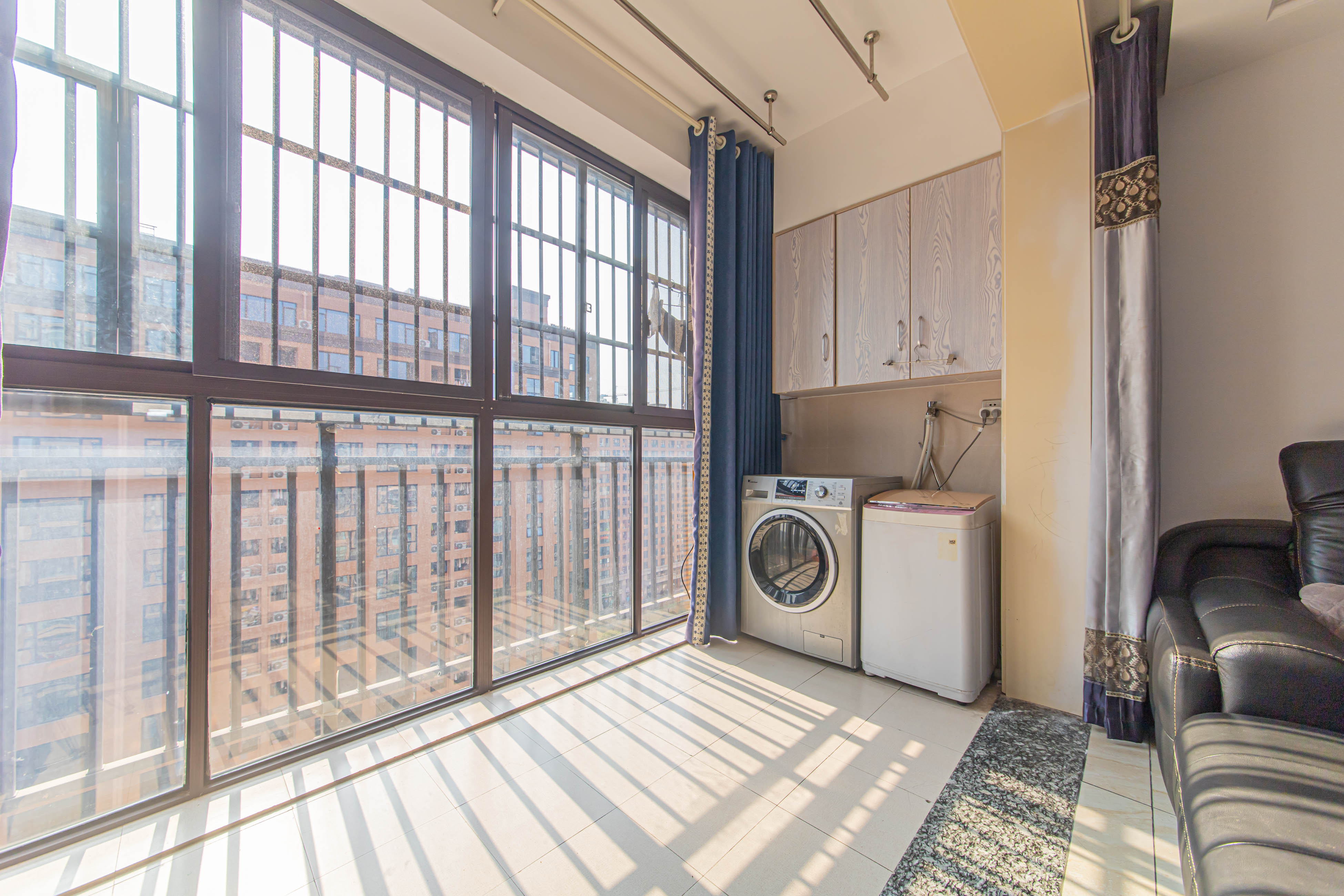 鑫远和城(一、二期) 2室2厅1卫 82.0万 鑫远和城(一、二期) 2室2厅1卫 82.0万阳台