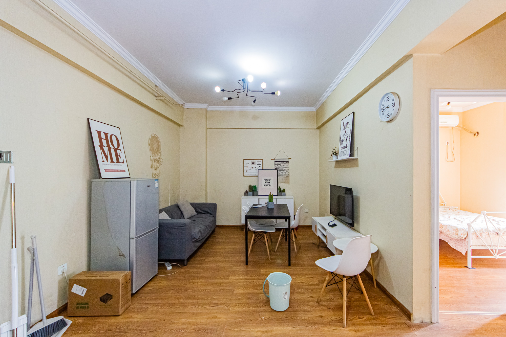 北辰三角洲E4区 2室2厅1卫 76.0万 北辰三角洲E4区 2室2厅1卫 76.0万客厅