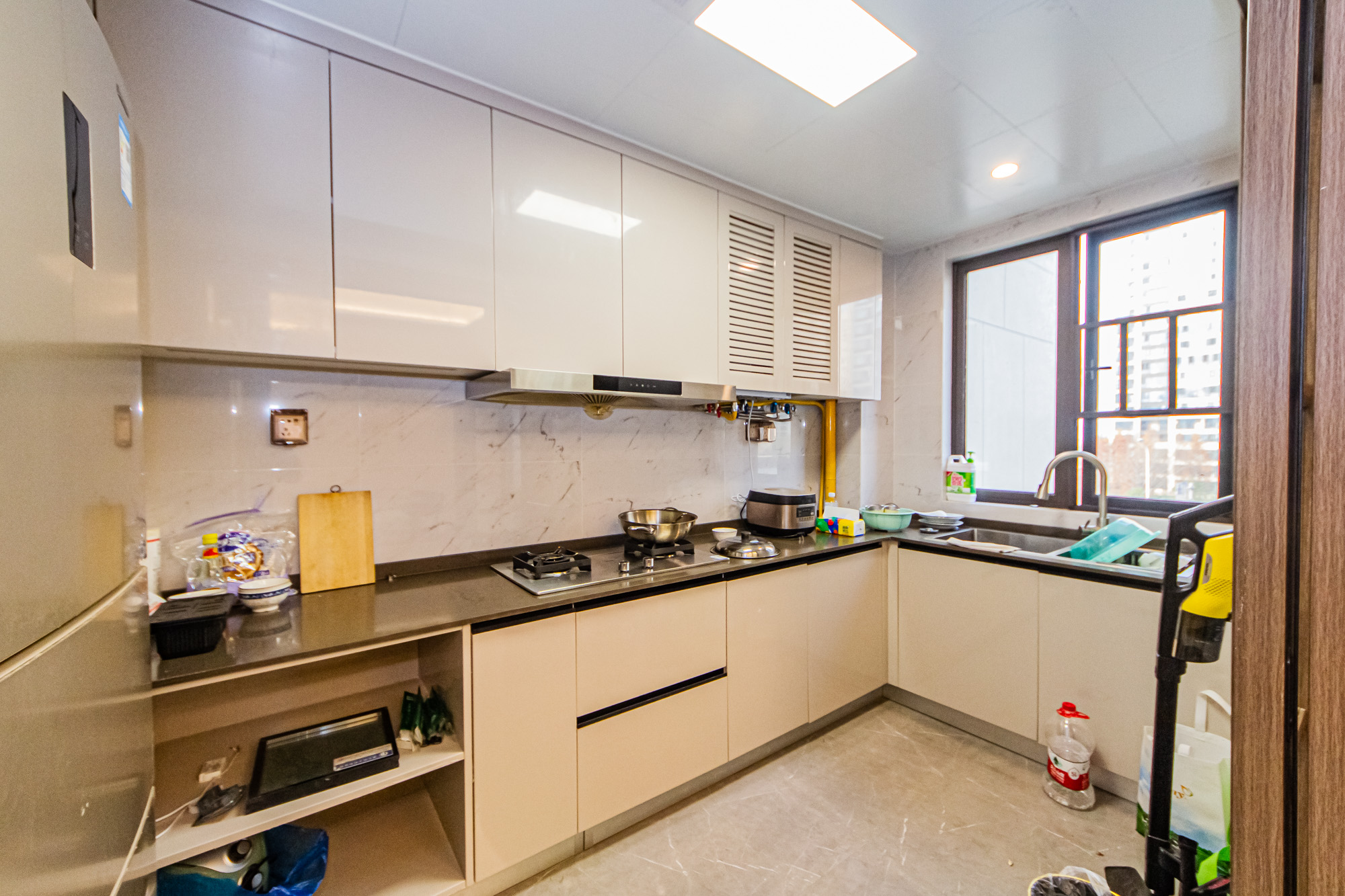 龙湖春江天玺 4室2厅2卫 218.0万 龙湖春江天玺 4室2厅2卫 218.0万厨房