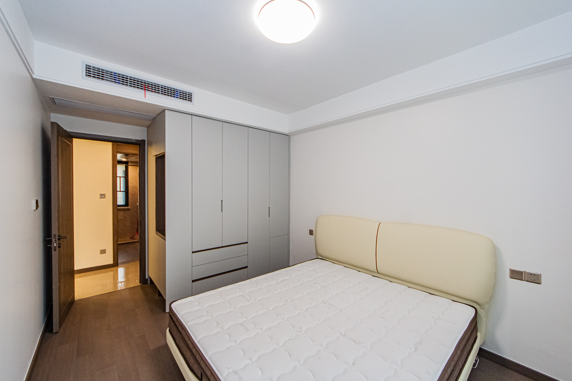 龙湖春江天玺 4室2厅2卫 218.0万 龙湖春江天玺 4室2厅2卫 218.0万客厅