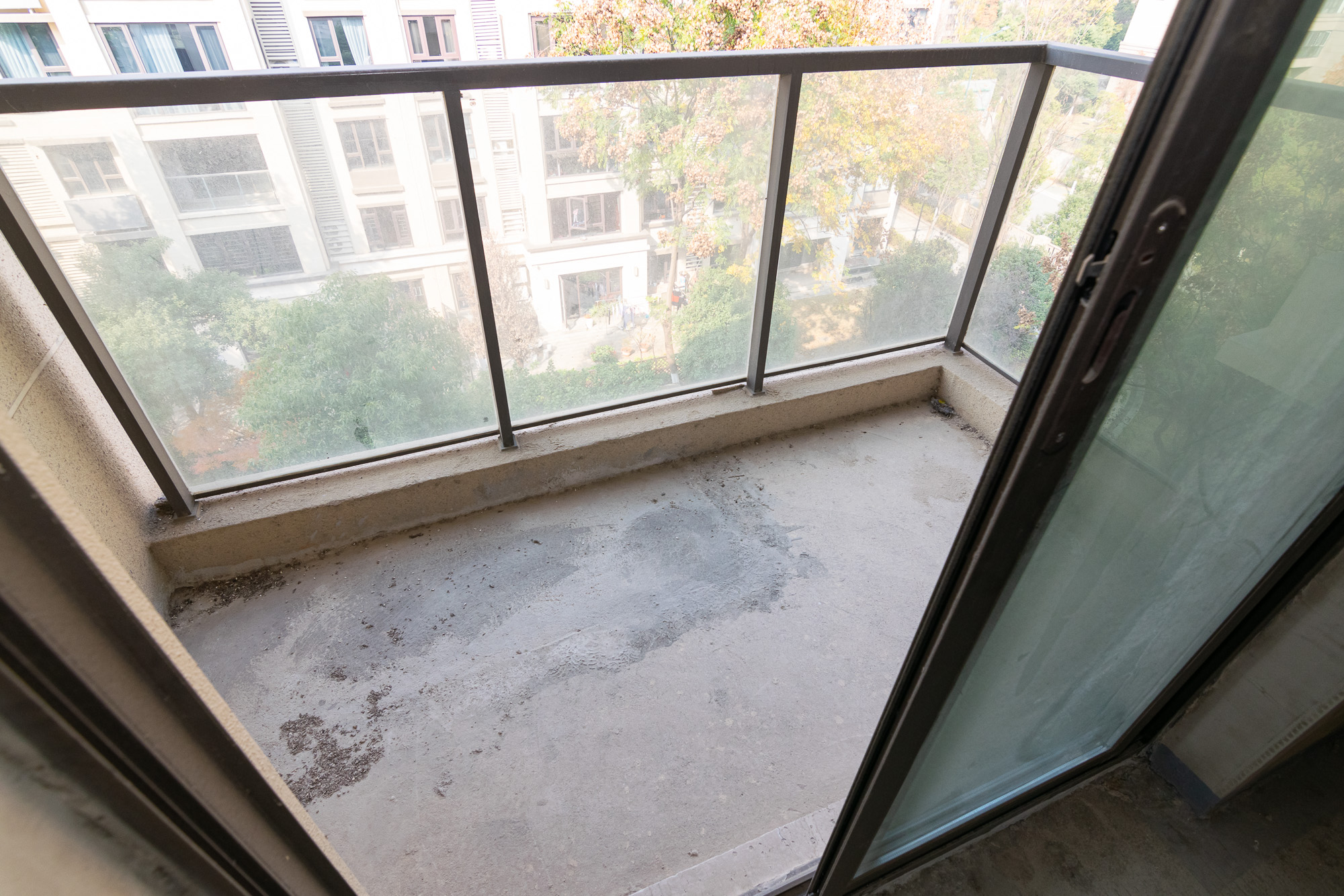 华润桃源里 4室2厅2卫 105.0万 华润桃源里 4室2厅2卫 105.0万阳台