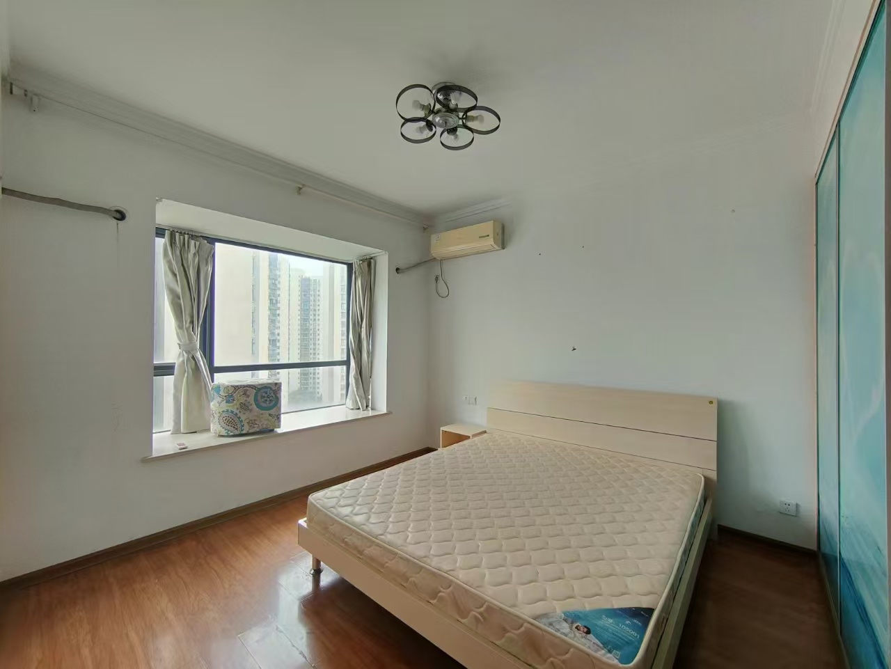 莱茵城  3室2厅1卫   2100.00元/月室内图