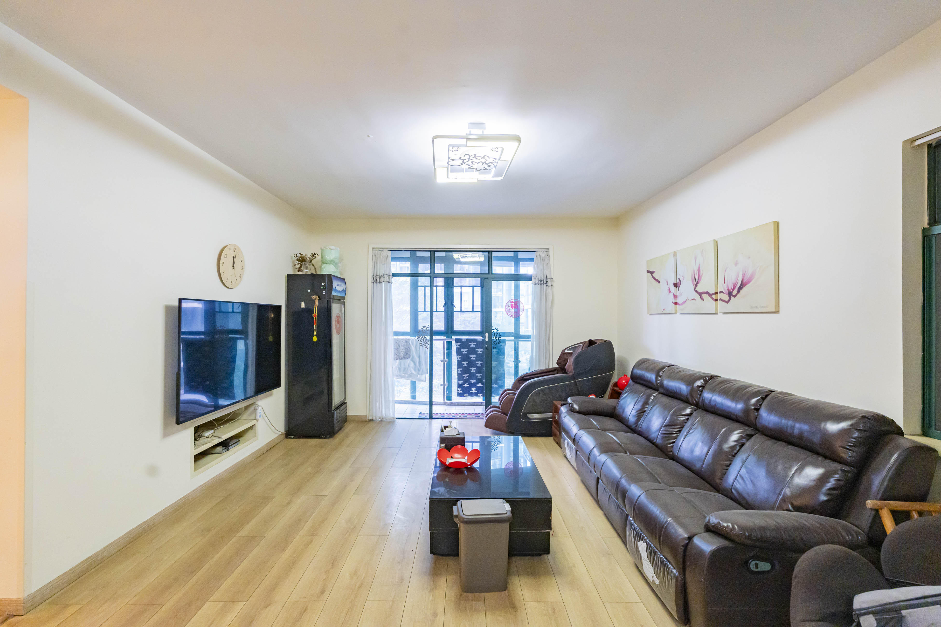 华盛新外滩 3室2厅2卫 150.0万 华盛新外滩 3室2厅2卫 150.0万客厅