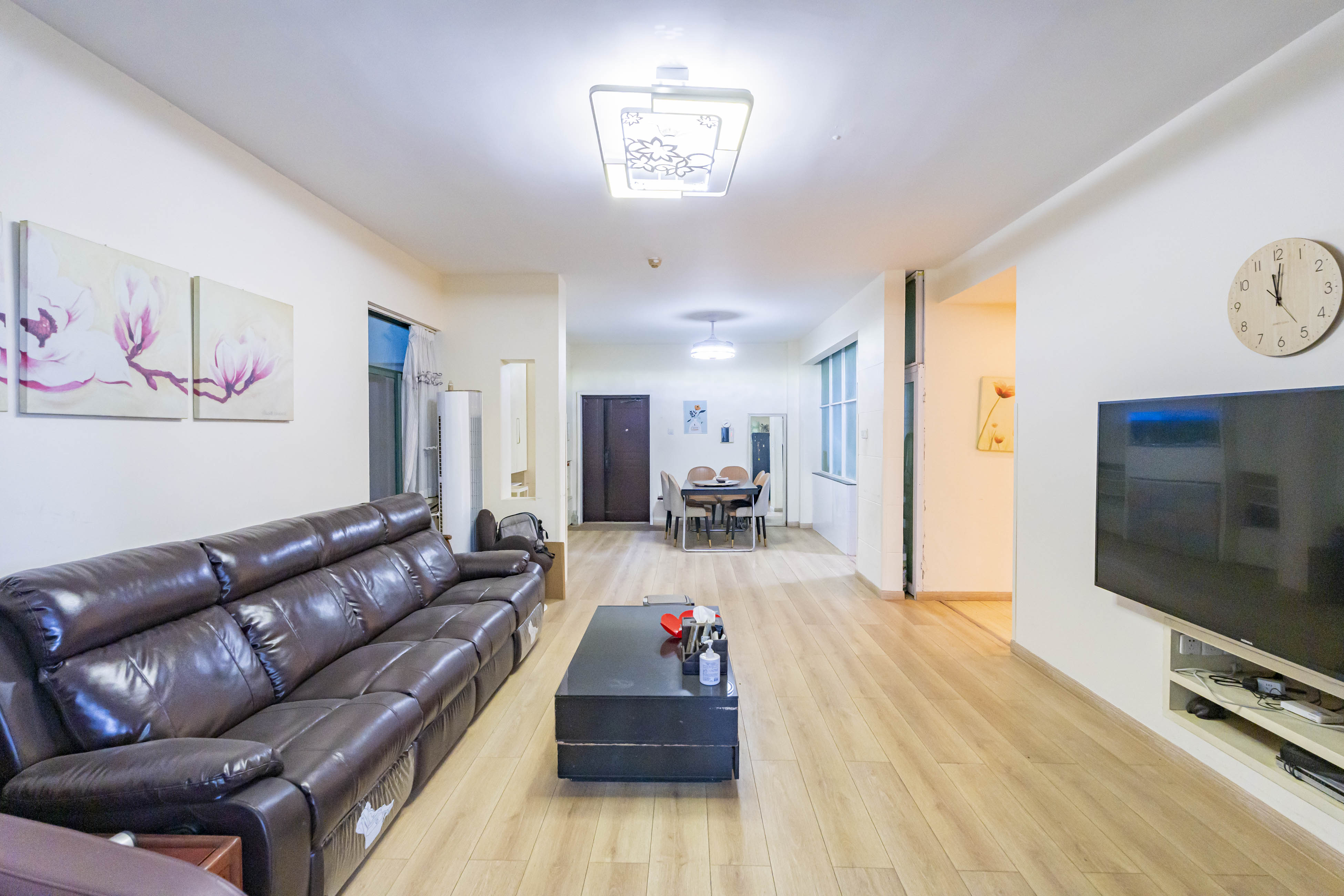 华盛新外滩 3室2厅2卫 150.0万 华盛新外滩 3室2厅2卫 150.0万客厅