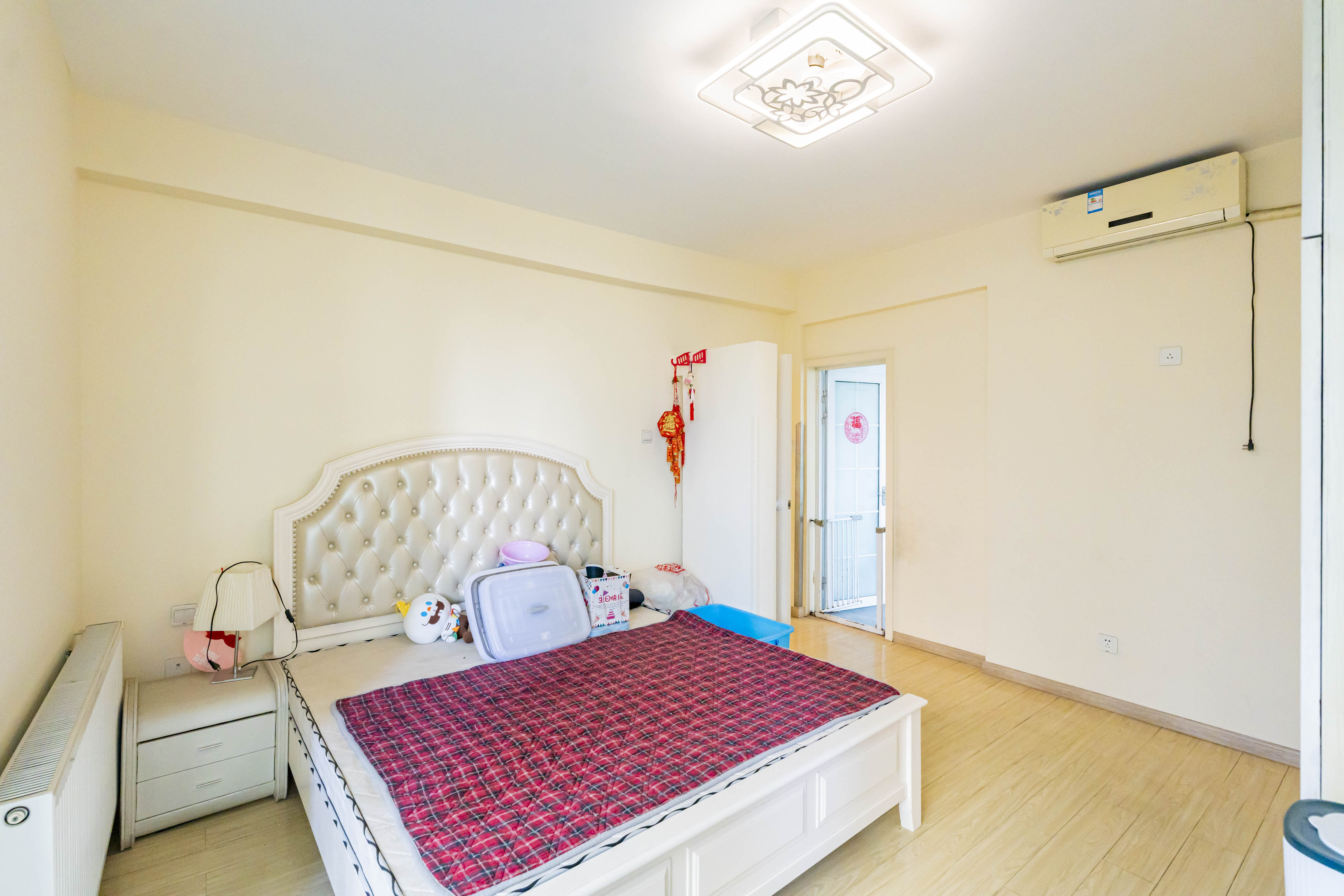 华盛新外滩 3室2厅2卫 150.0万 华盛新外滩 3室2厅2卫 150.0万卧室