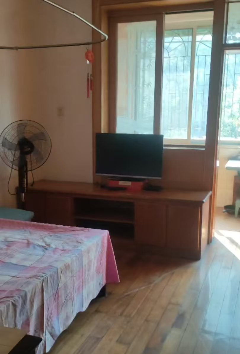 征稽处家属楼 3室2厅1卫 1200.0元/月 征稽处家属楼 3室2厅1卫 1200.0元/月室内图