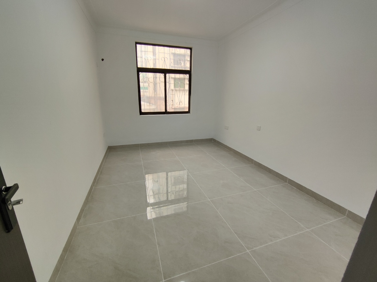 大通苑小区 6室2厅2卫 4000.0元/月 大通苑小区 6室2厅2卫 4000.0元/月室内图