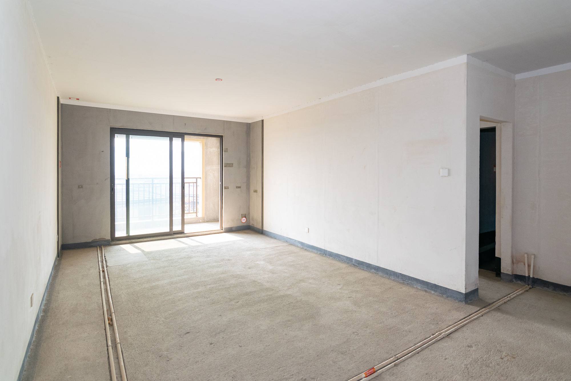 华润桃源里 4室2厅2卫 102.0万 华润桃源里 4室2厅2卫 102.0万客厅